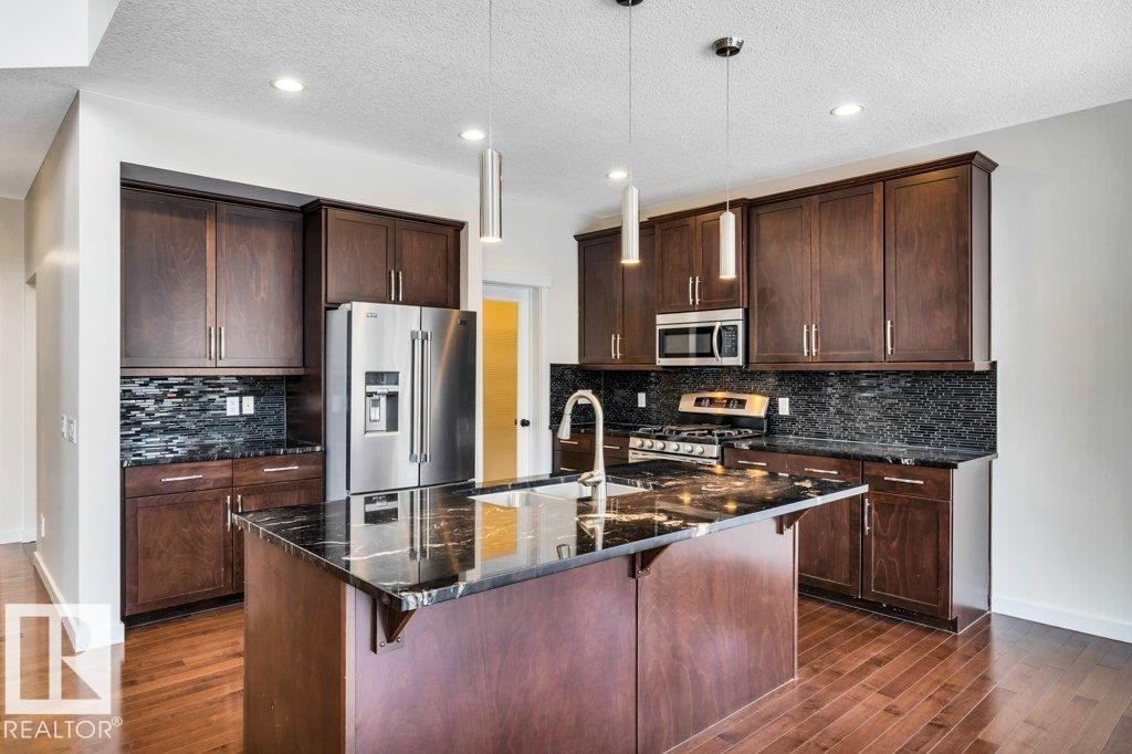 4450 Crabapple Landing, Edmonton, AB - Indoor Photo Showing Kitchen With Double Sink With Upgraded Kitchen