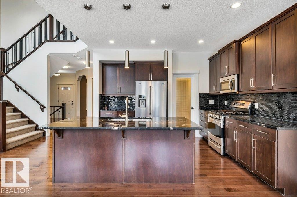 4450 Crabapple Landing, Edmonton, AB - Indoor Photo Showing Kitchen With Upgraded Kitchen