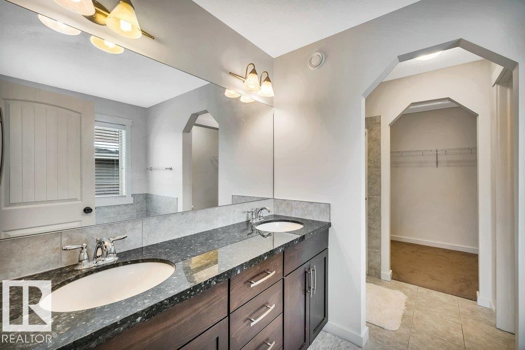 4450 Crabapple Landing, Edmonton, AB - Indoor Photo Showing Bathroom