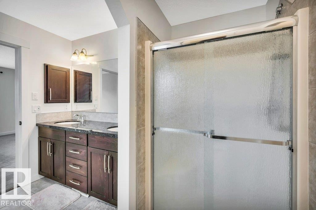 4450 Crabapple Landing, Edmonton, AB - Indoor Photo Showing Bathroom