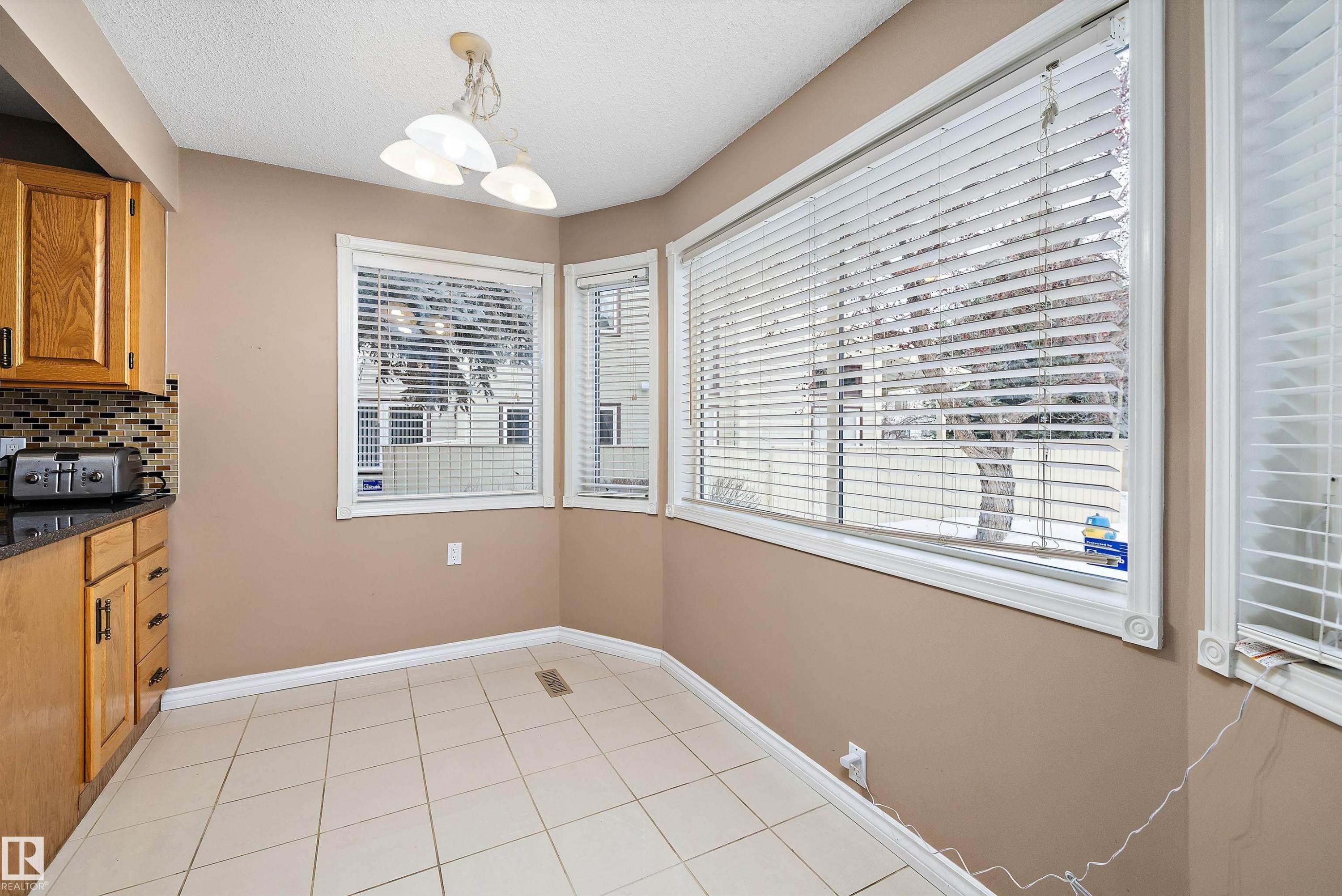 1027 109 Street, Edmonton, AB - Indoor