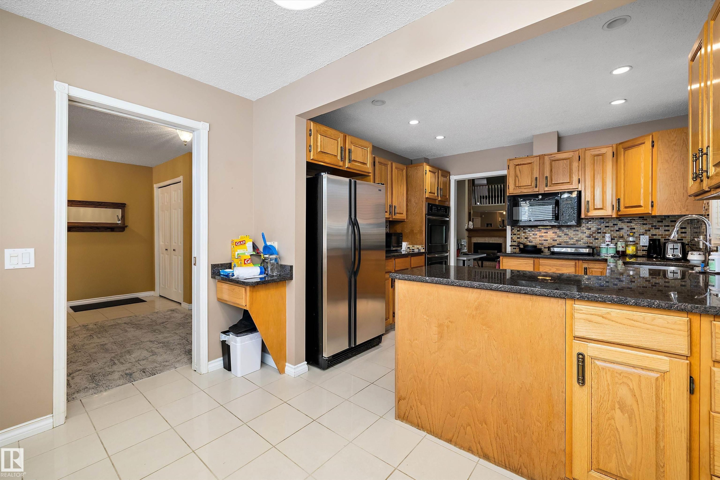 1027 109 Street, Edmonton, AB - Indoor Photo Showing Kitchen