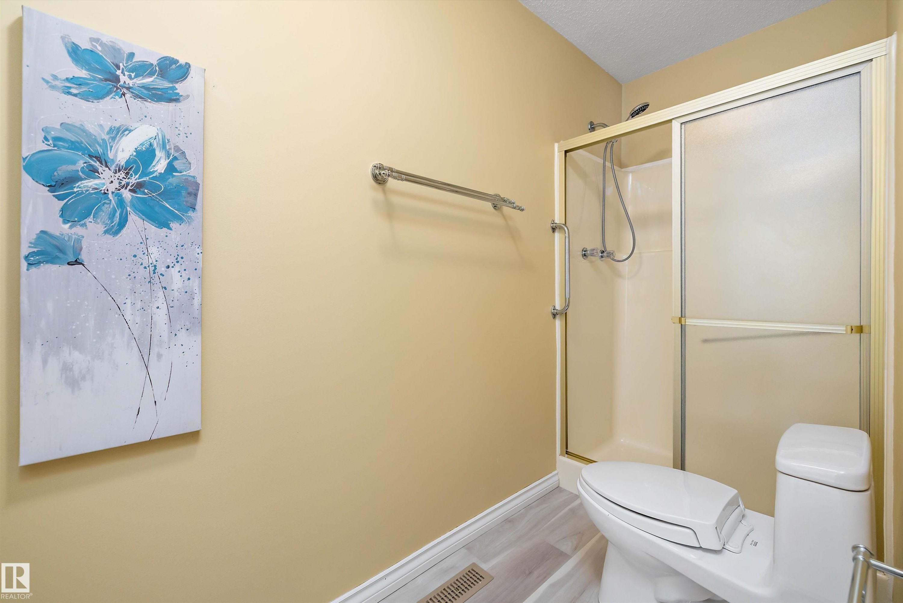 1027 109 Street, Edmonton, AB - Indoor Photo Showing Bathroom