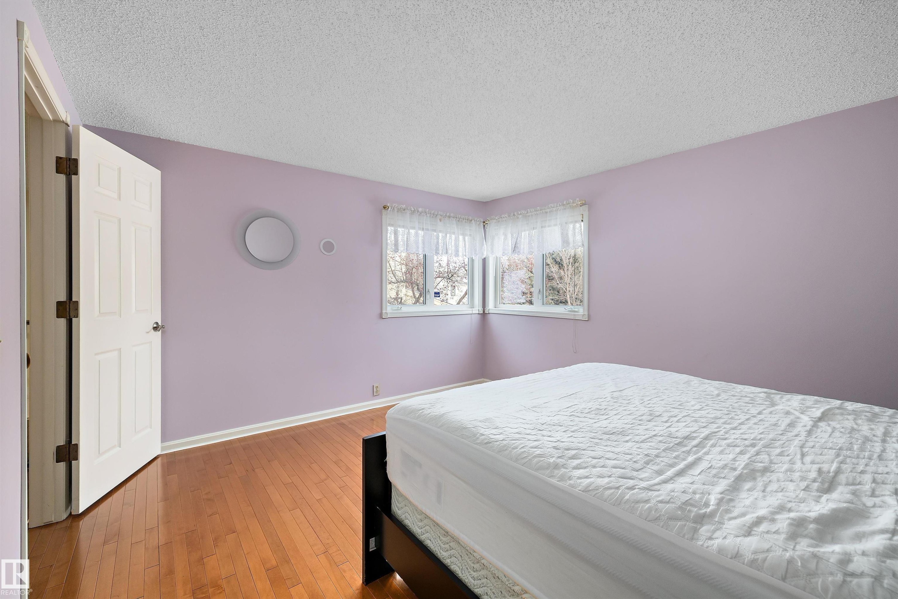 1027 109 Street, Edmonton, AB - Indoor Photo Showing Bedroom