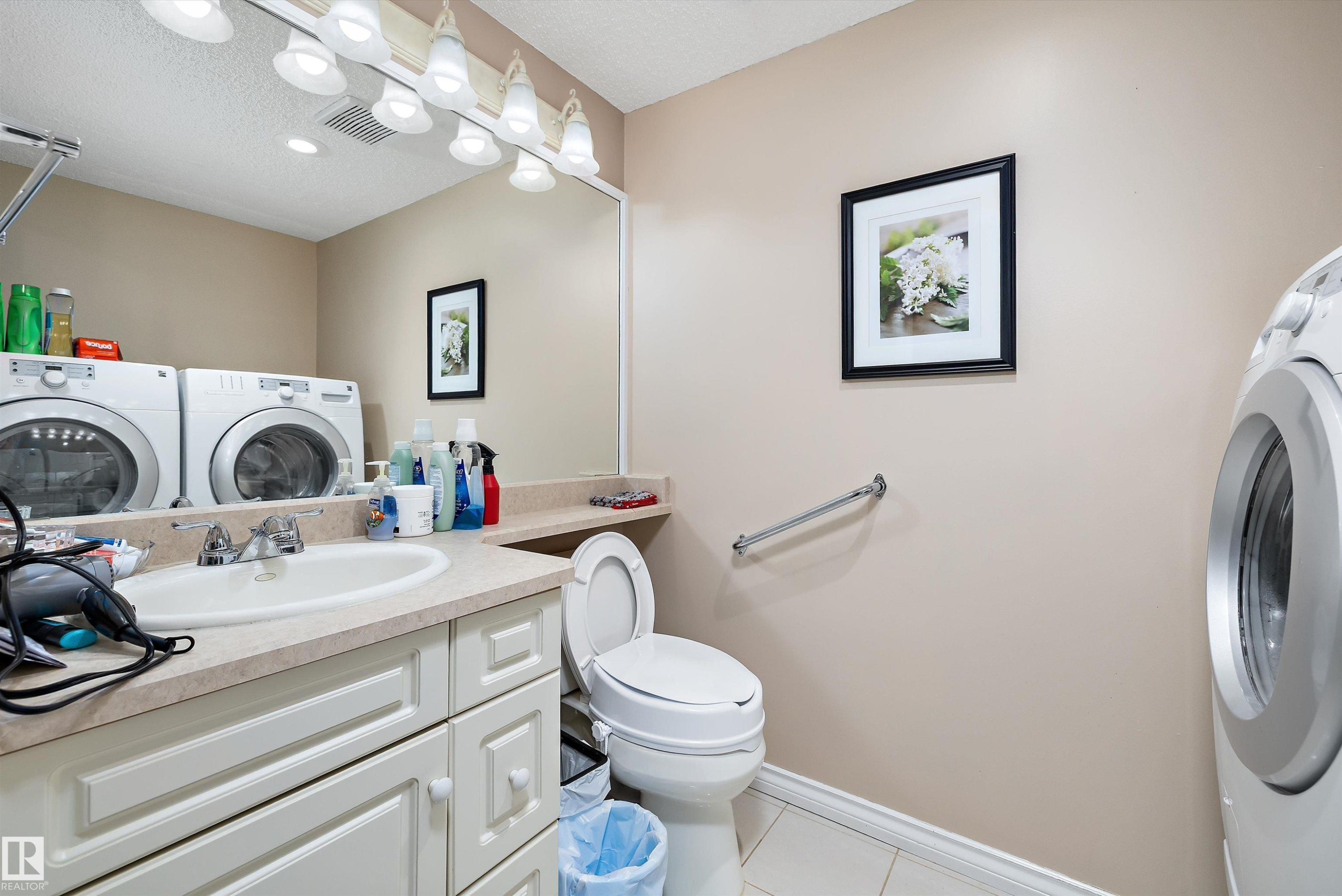 1027 109 Street, Edmonton, AB - Indoor Photo Showing Laundry Room
