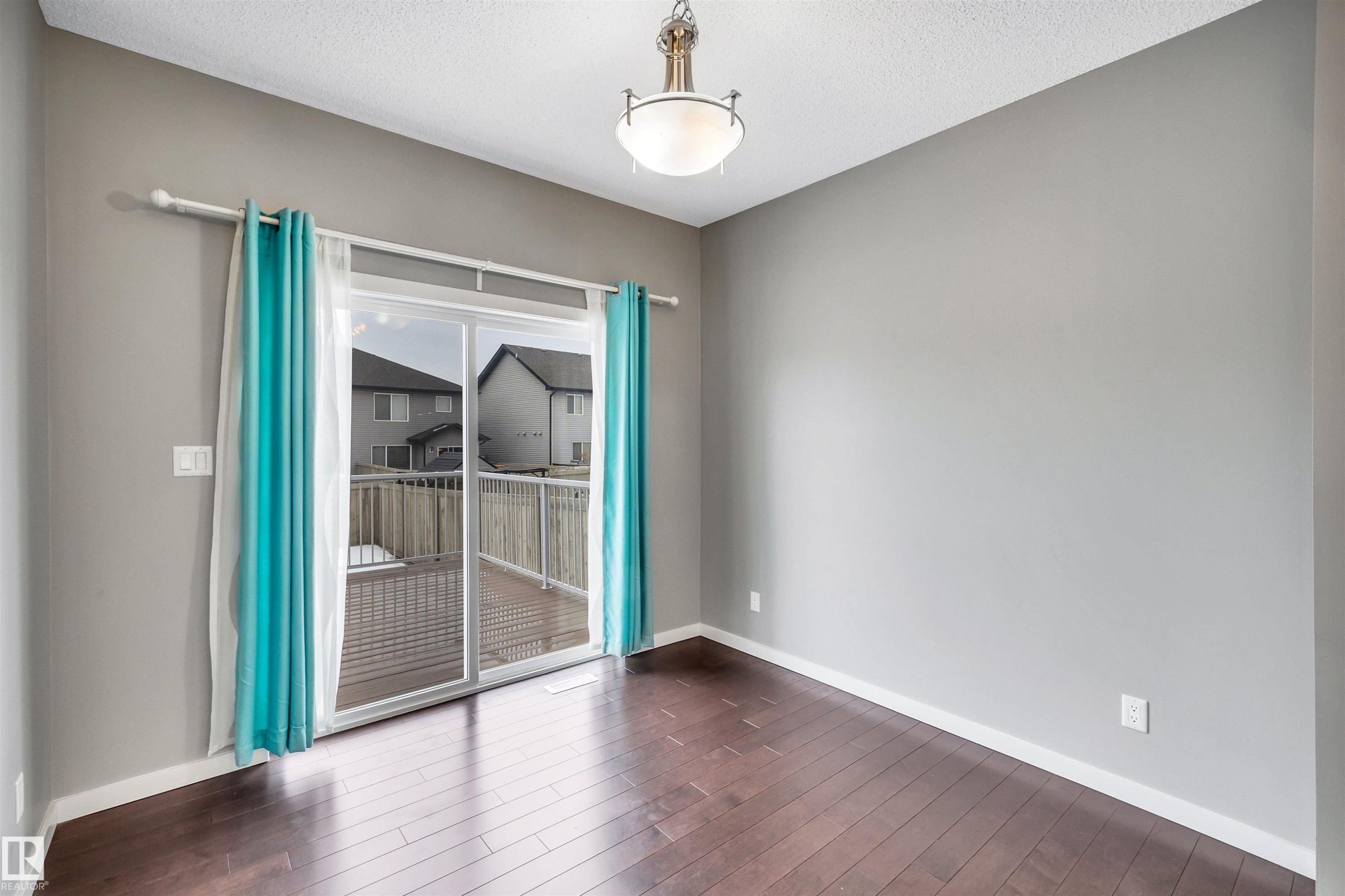 4442 5A Street, Edmonton, AB - Indoor Photo Showing Other Room