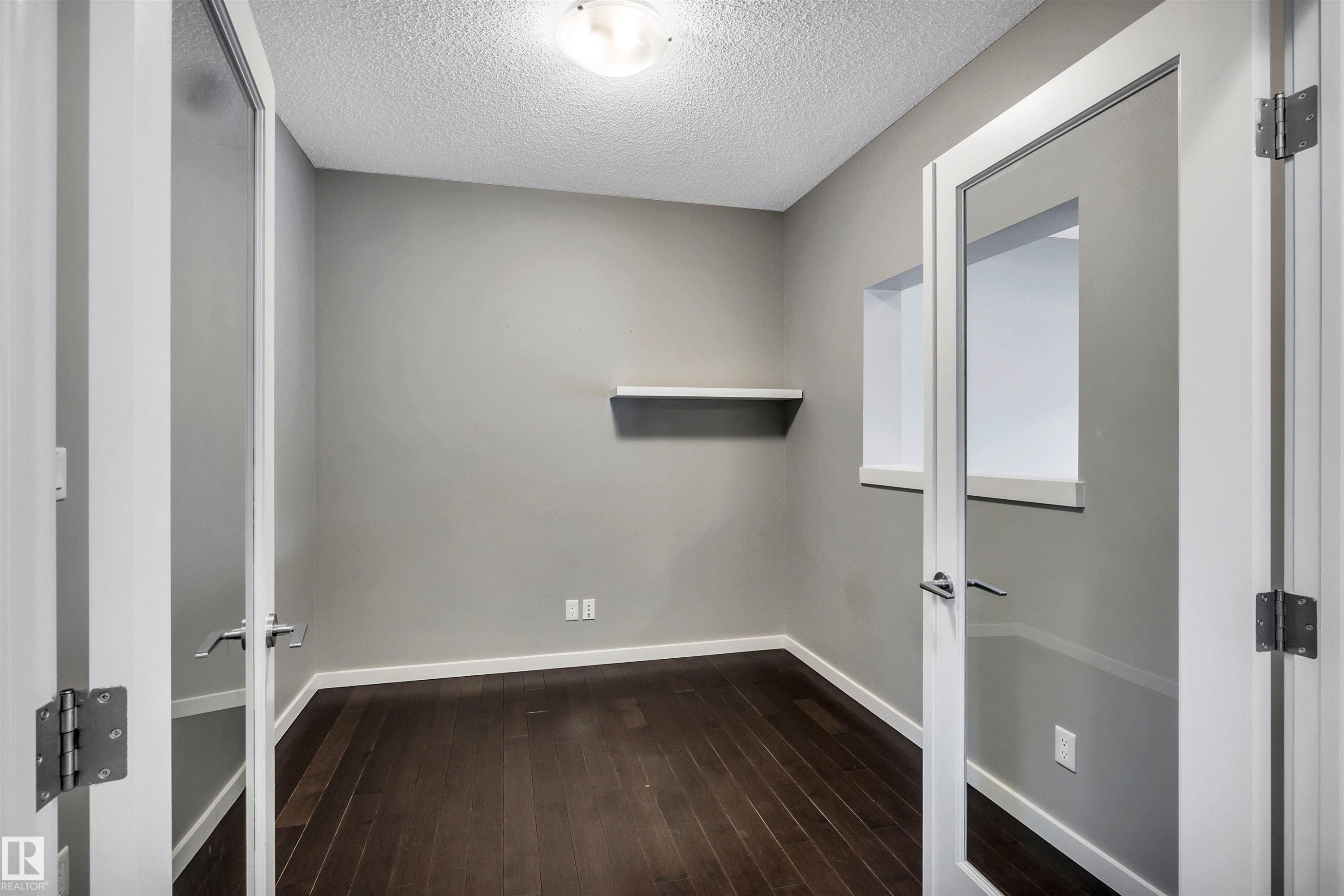 4442 5A Street, Edmonton, AB - Indoor Photo Showing Other Room