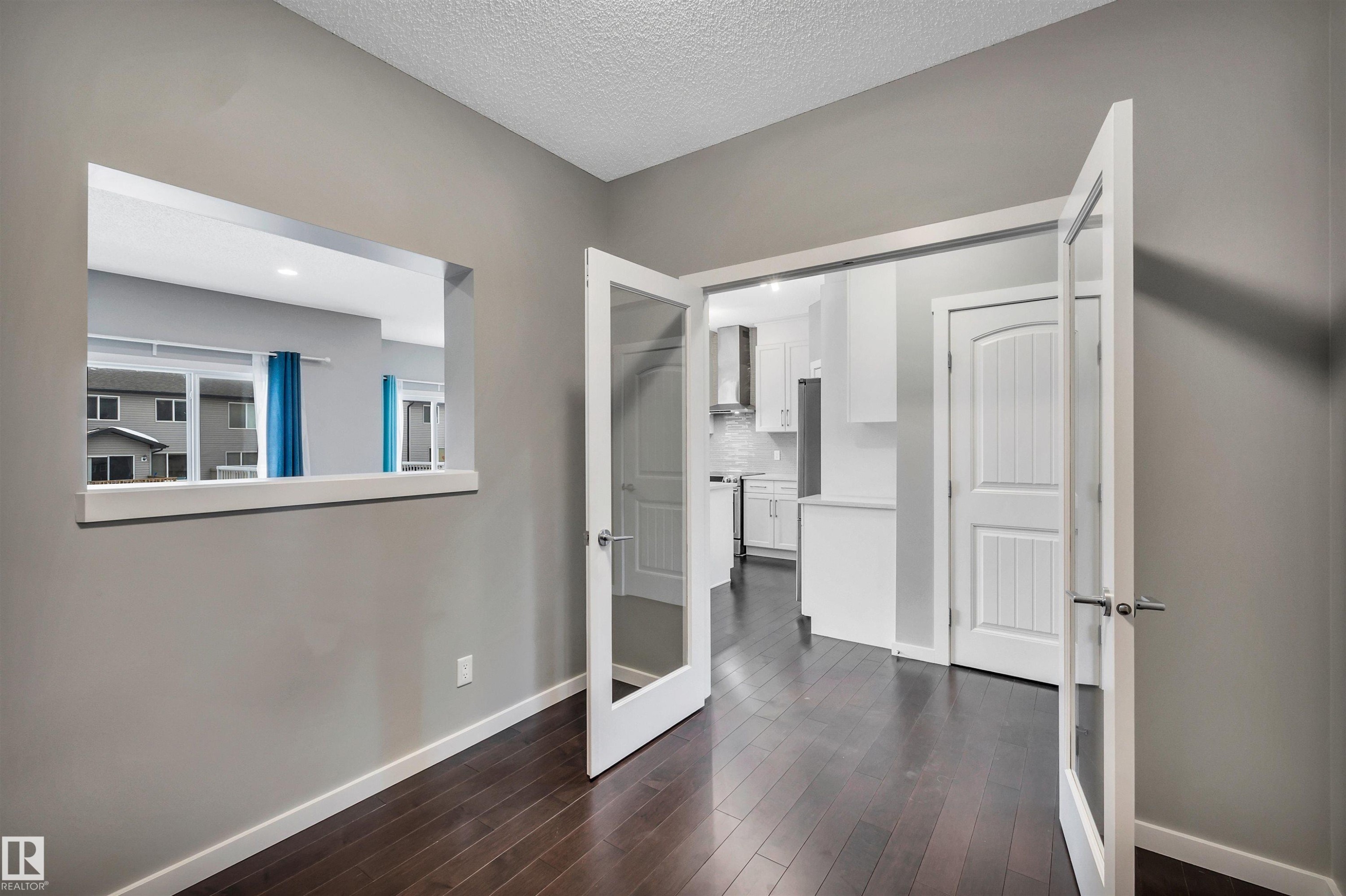 4442 5A Street, Edmonton, AB - Indoor Photo Showing Other Room