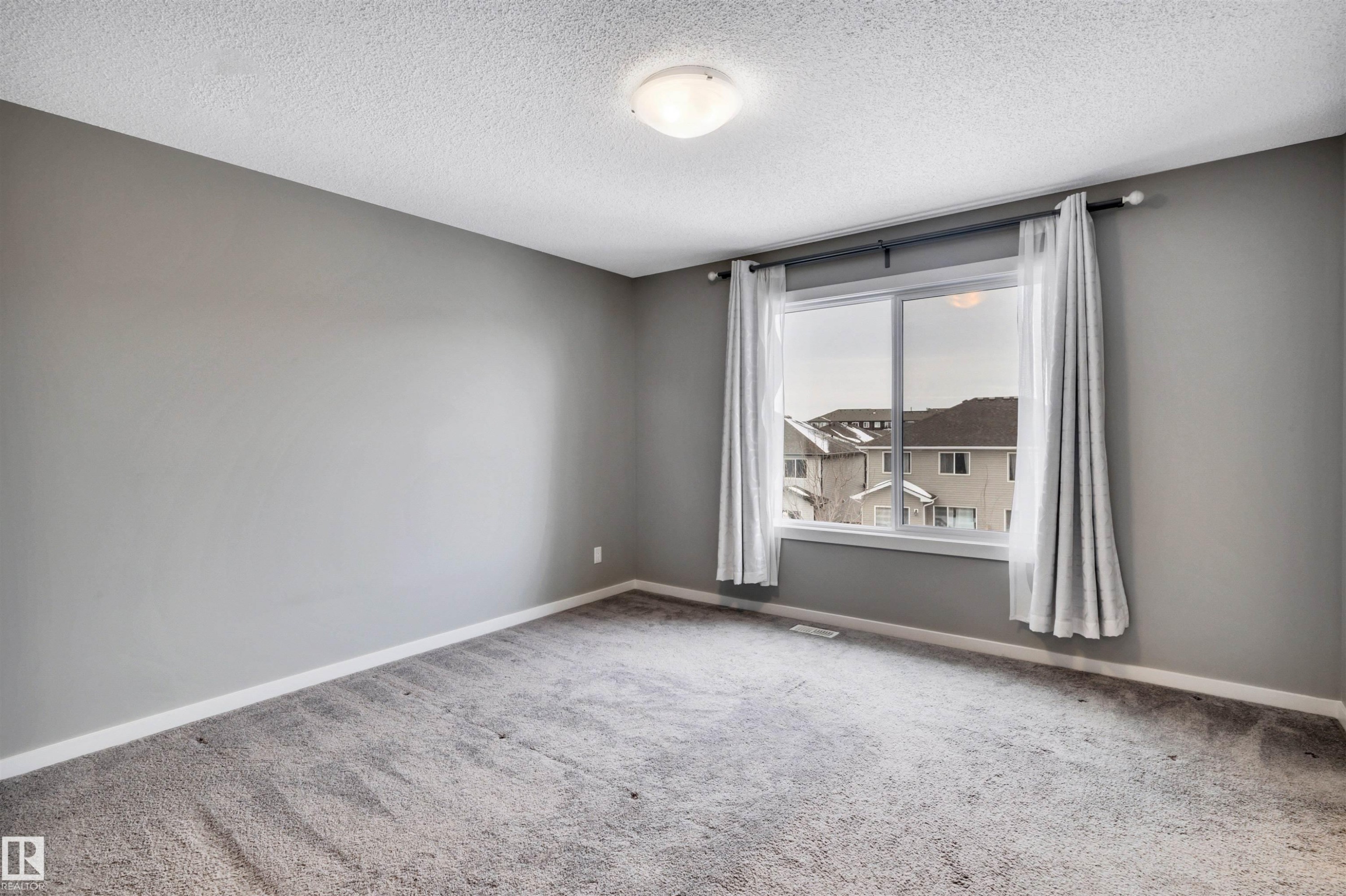 4442 5A Street, Edmonton, AB - Indoor Photo Showing Other Room