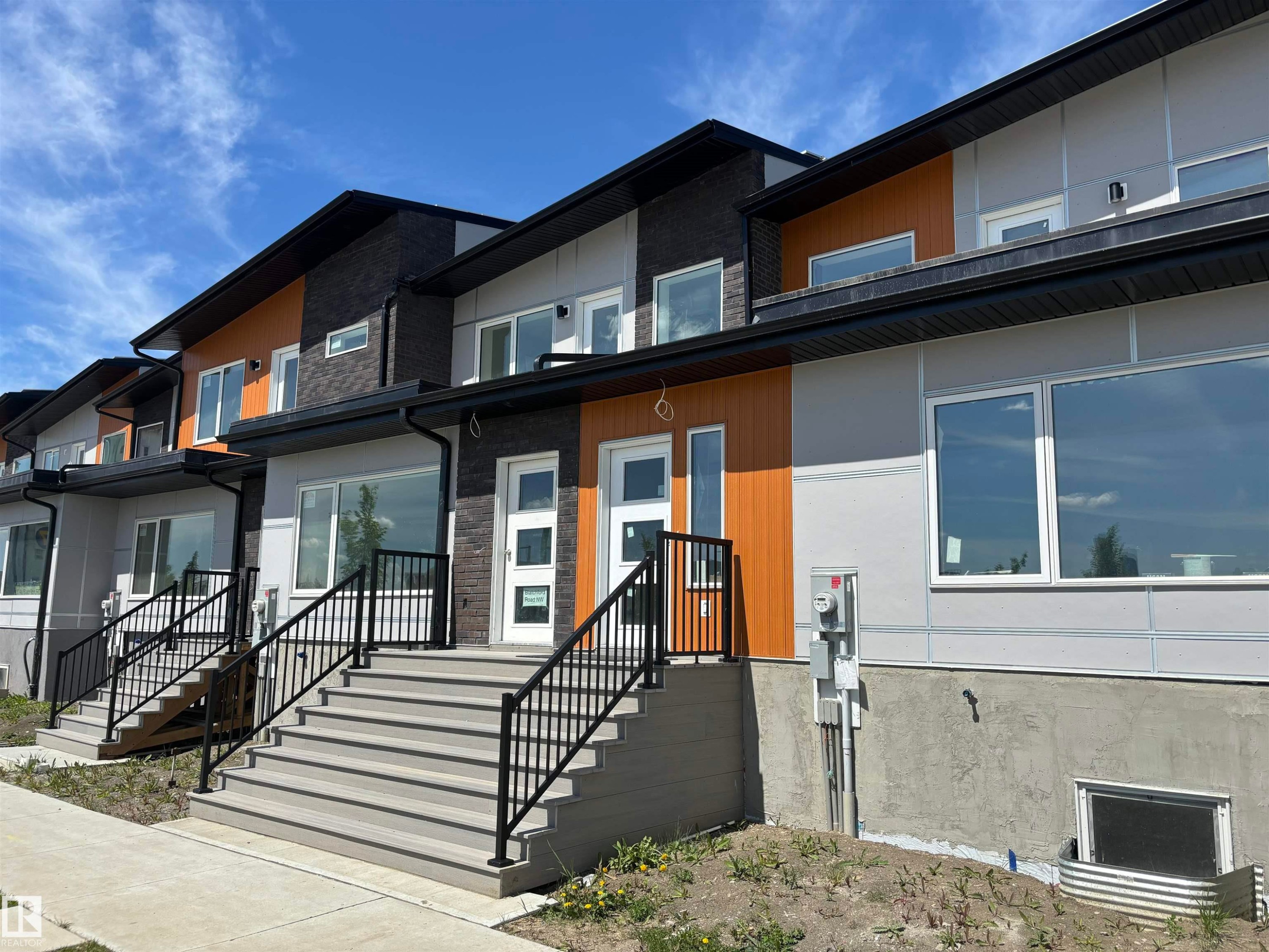 2750 Blatchford Road Nw, Edmonton, AB - Outdoor
