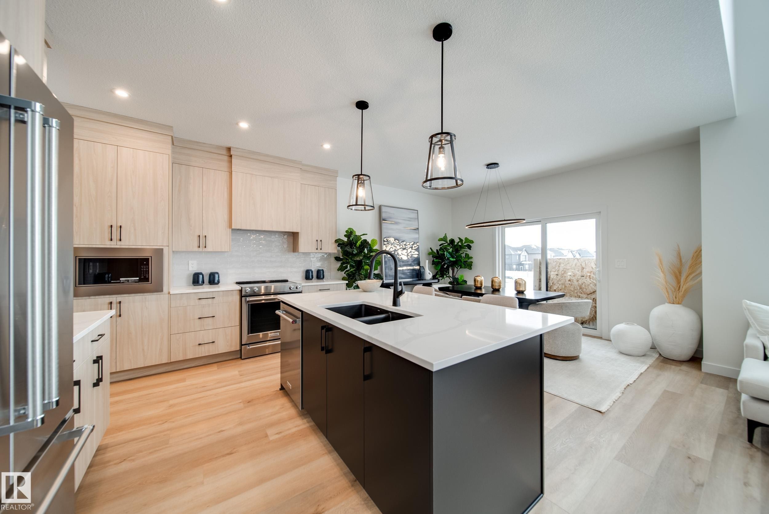 3 Cloutier Close, St. Albert, AB - Indoor Photo Showing Kitchen With Double Sink With Upgraded Kitchen
