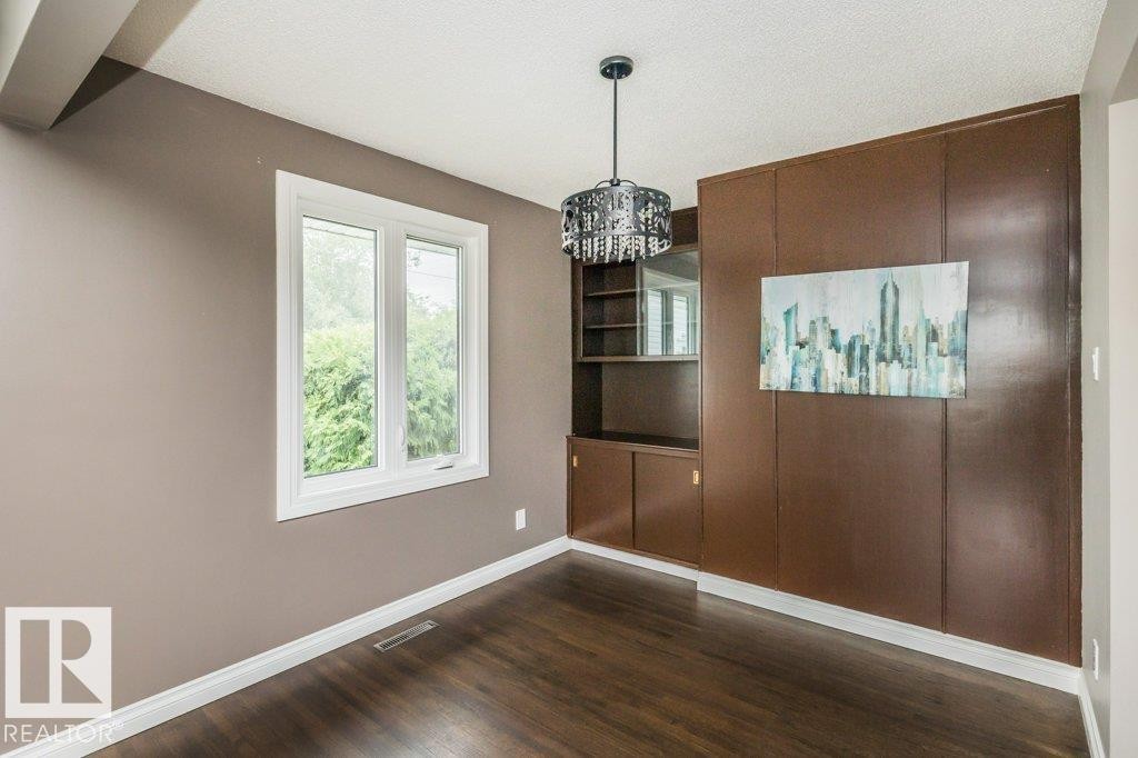 5304 92 Avenue, Edmonton, AB - Indoor Photo Showing Other Room