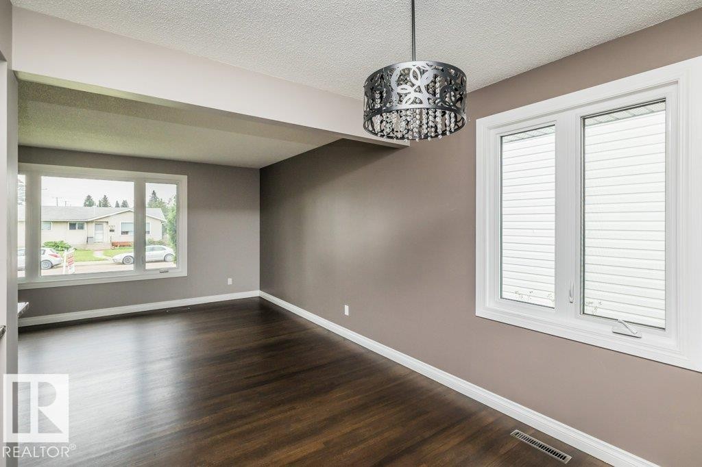 5304 92 Avenue, Edmonton, AB - Indoor Photo Showing Other Room