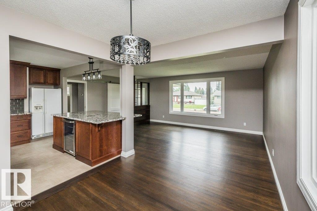 5304 92 Avenue, Edmonton, AB - Indoor