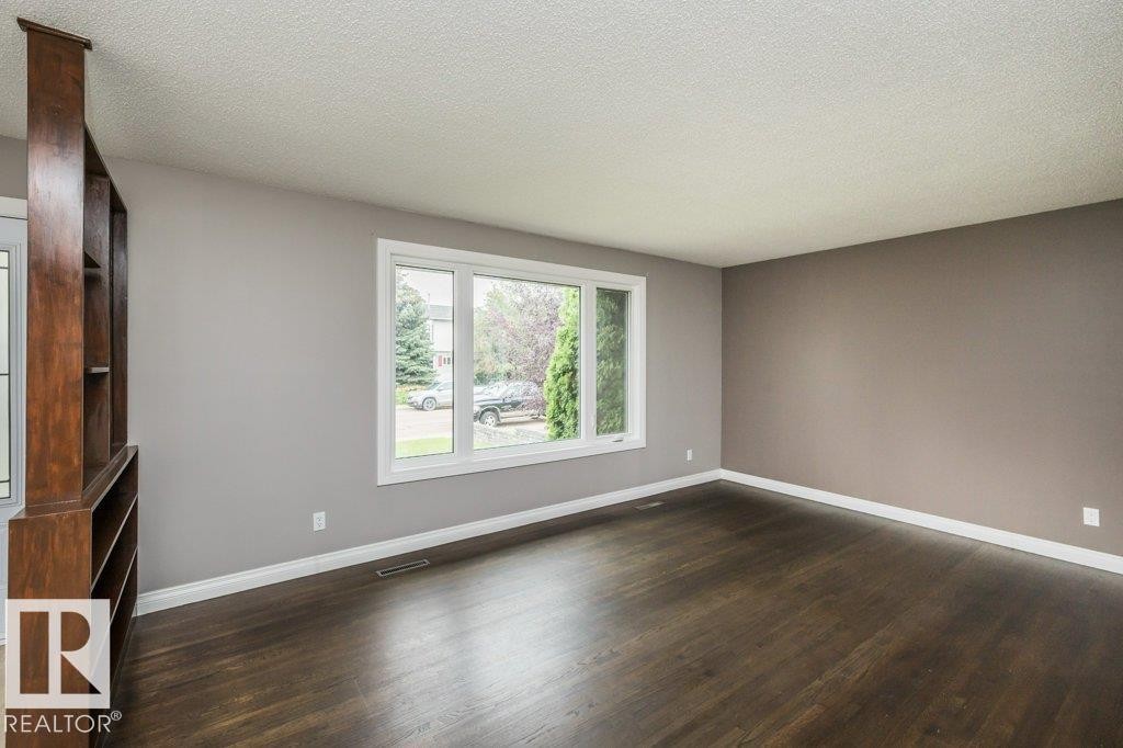 5304 92 Avenue, Edmonton, AB - Indoor Photo Showing Other Room