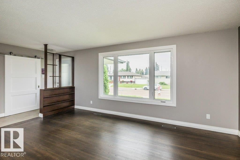 5304 92 Avenue, Edmonton, AB - Indoor
