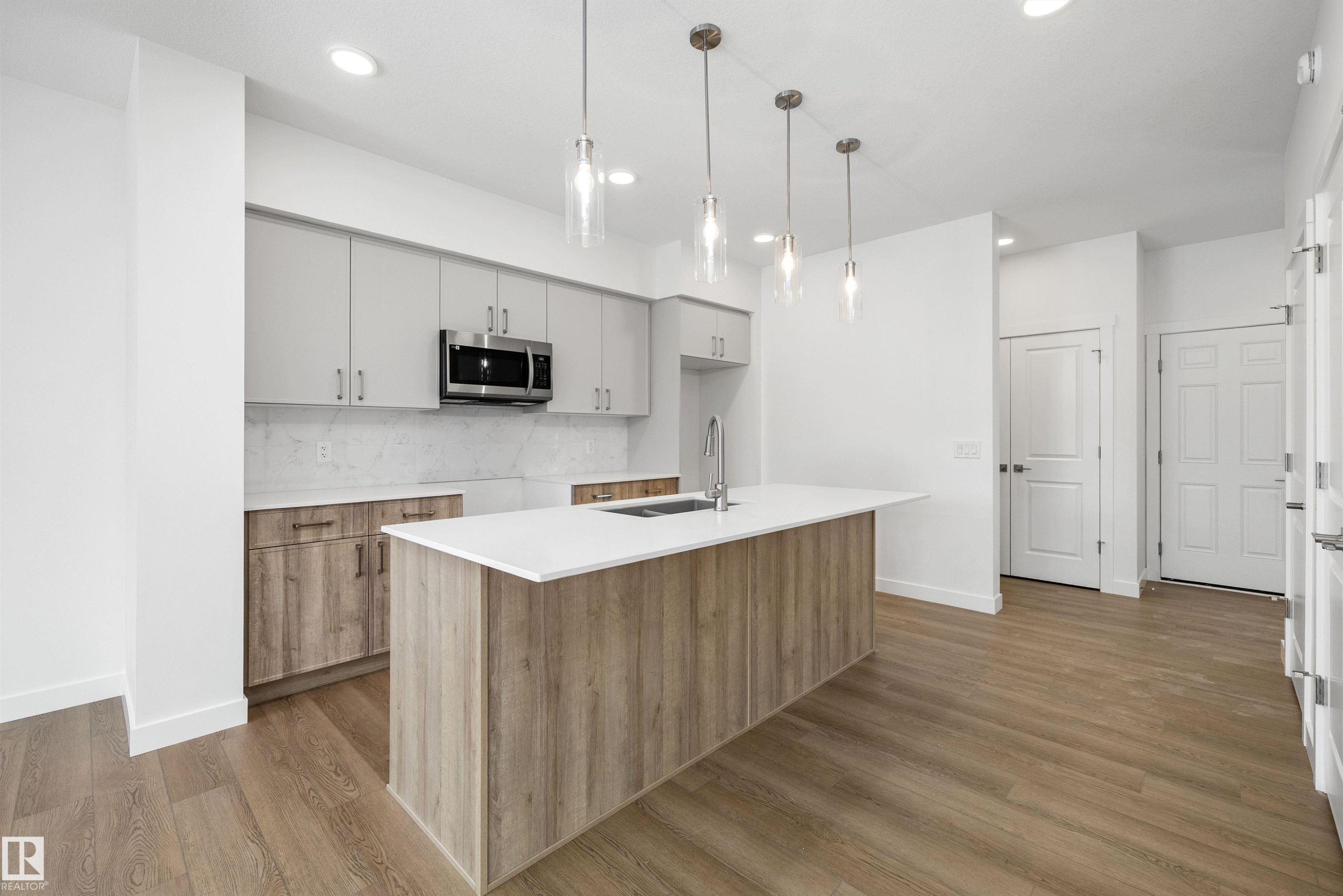 4188 Kinglet Drive, Edmonton, AB - Indoor Photo Showing Kitchen With Upgraded Kitchen