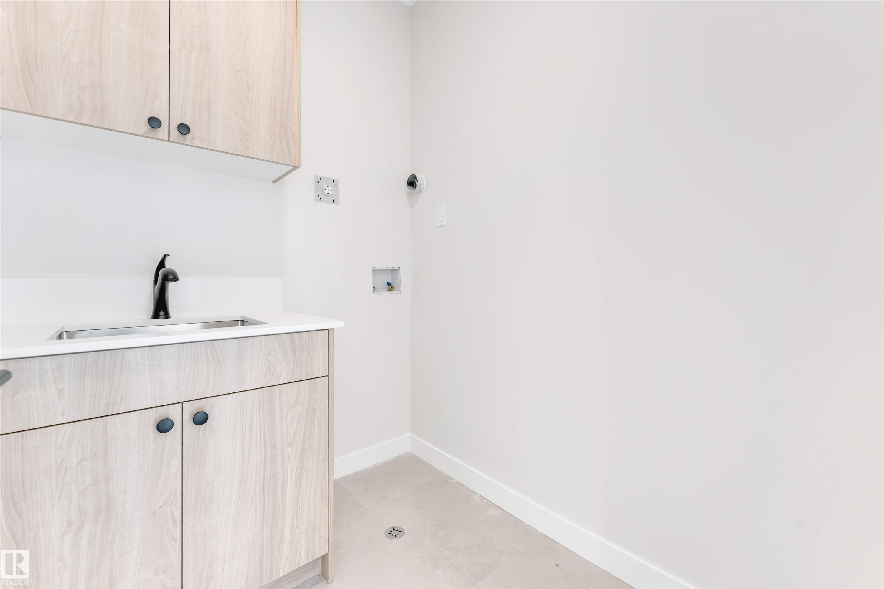 5807 Kootook Link Link, Edmonton, AB - Indoor Photo Showing Other Room