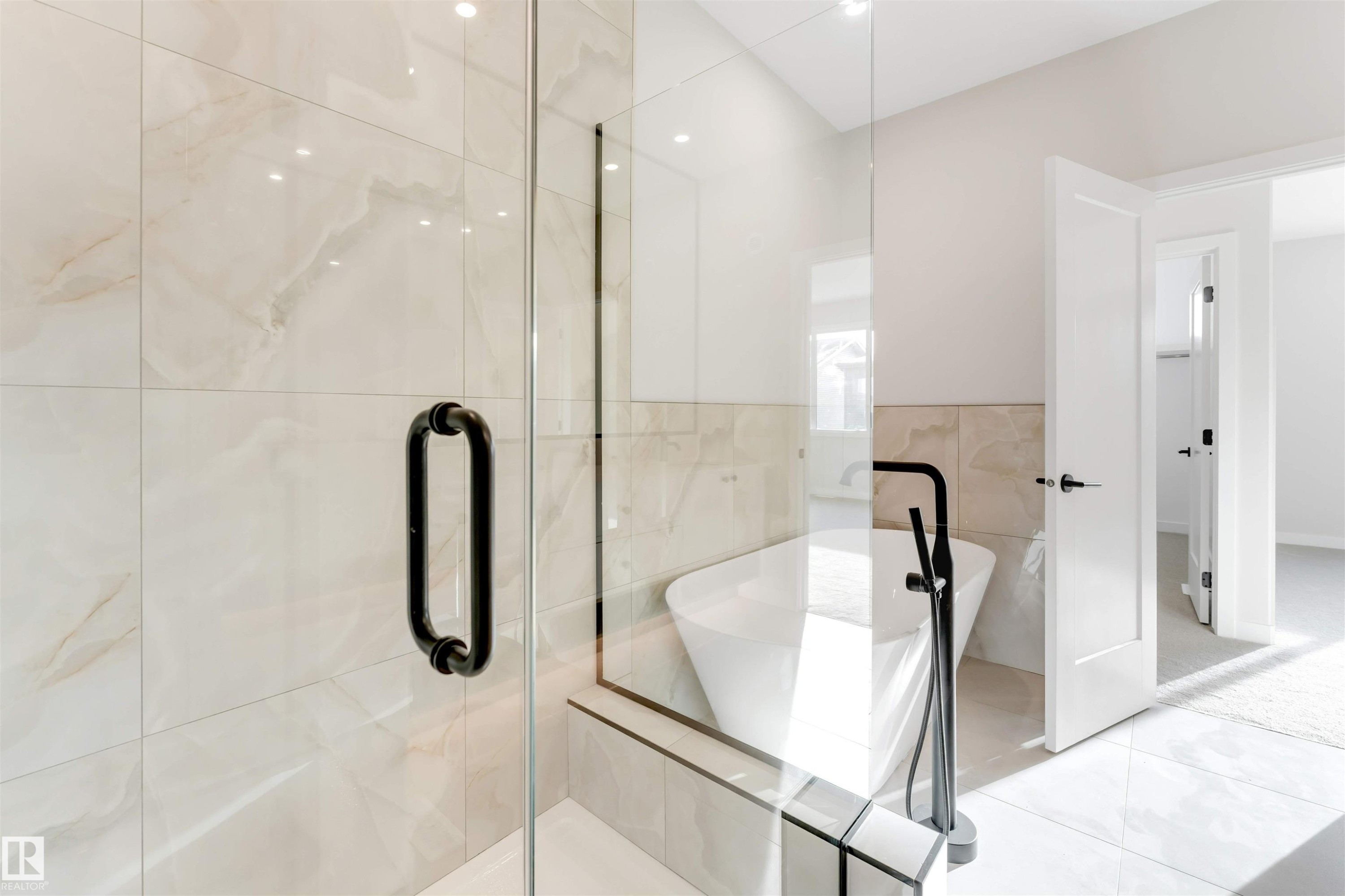 5807 Kootook Link Link, Edmonton, AB - Indoor Photo Showing Bathroom