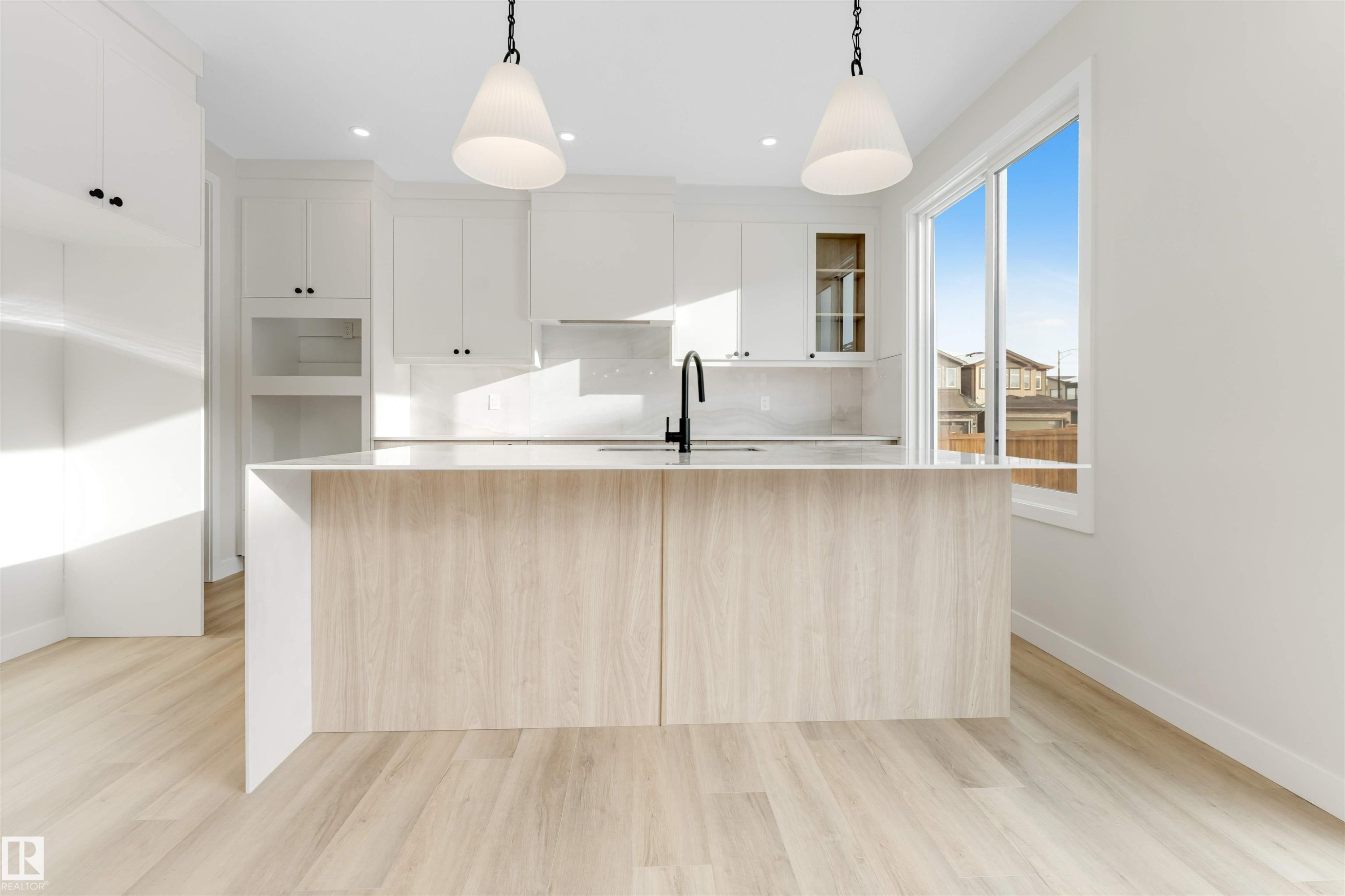 5807 Kootook Link Link, Edmonton, AB - Indoor Photo Showing Kitchen