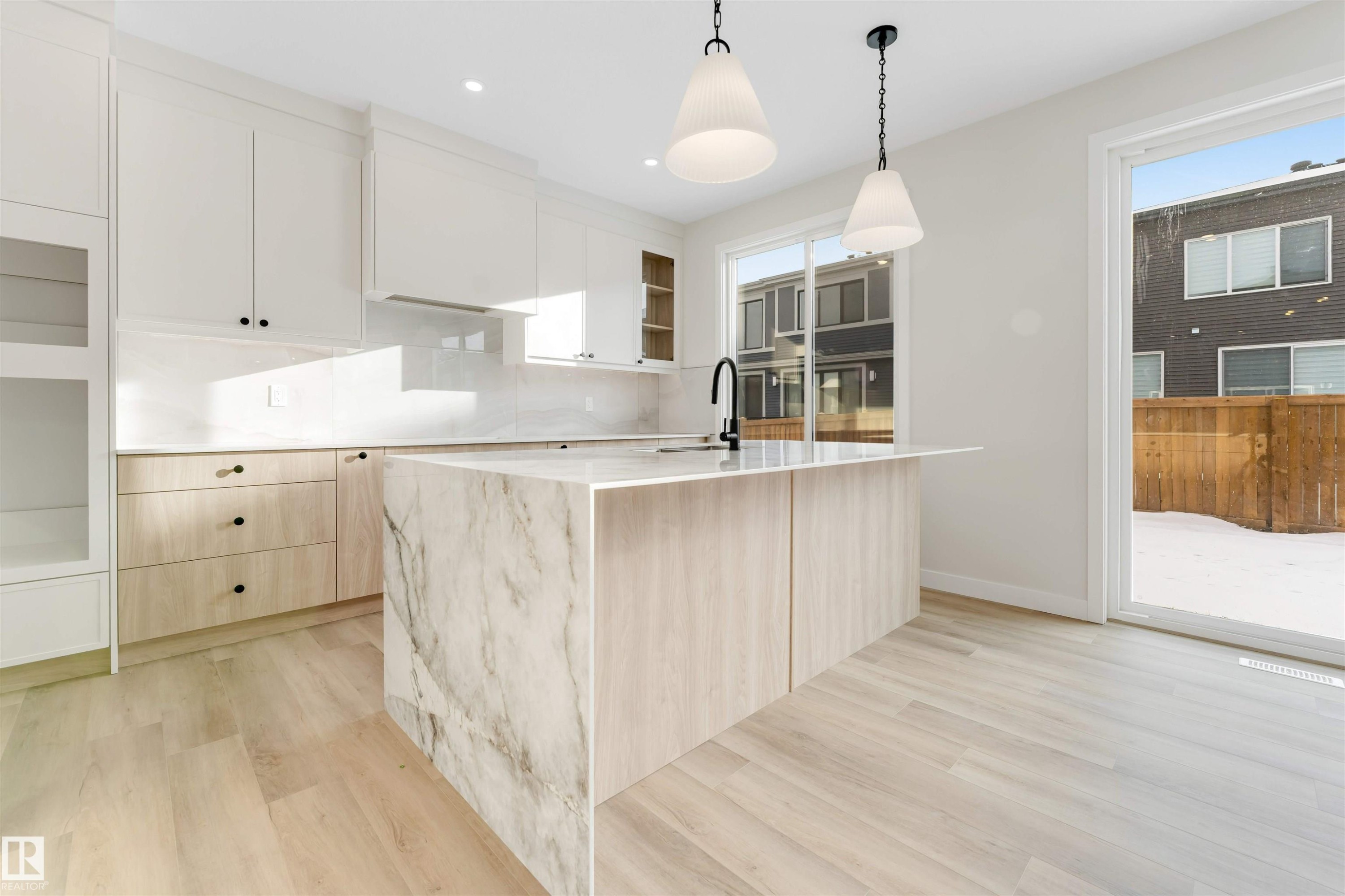 5807 Kootook Link Link, Edmonton, AB - Indoor Photo Showing Kitchen