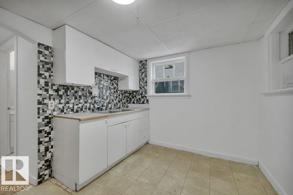 10844 97 Street, Edmonton, AB - Indoor