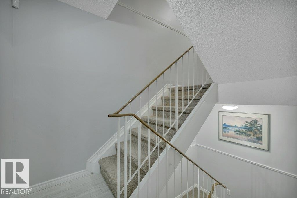 322 Willow Court, Edmonton, AB - Indoor Photo Showing Other Room