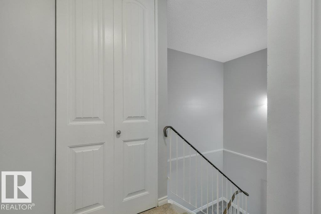 322 Willow Court, Edmonton, AB - Indoor Photo Showing Other Room