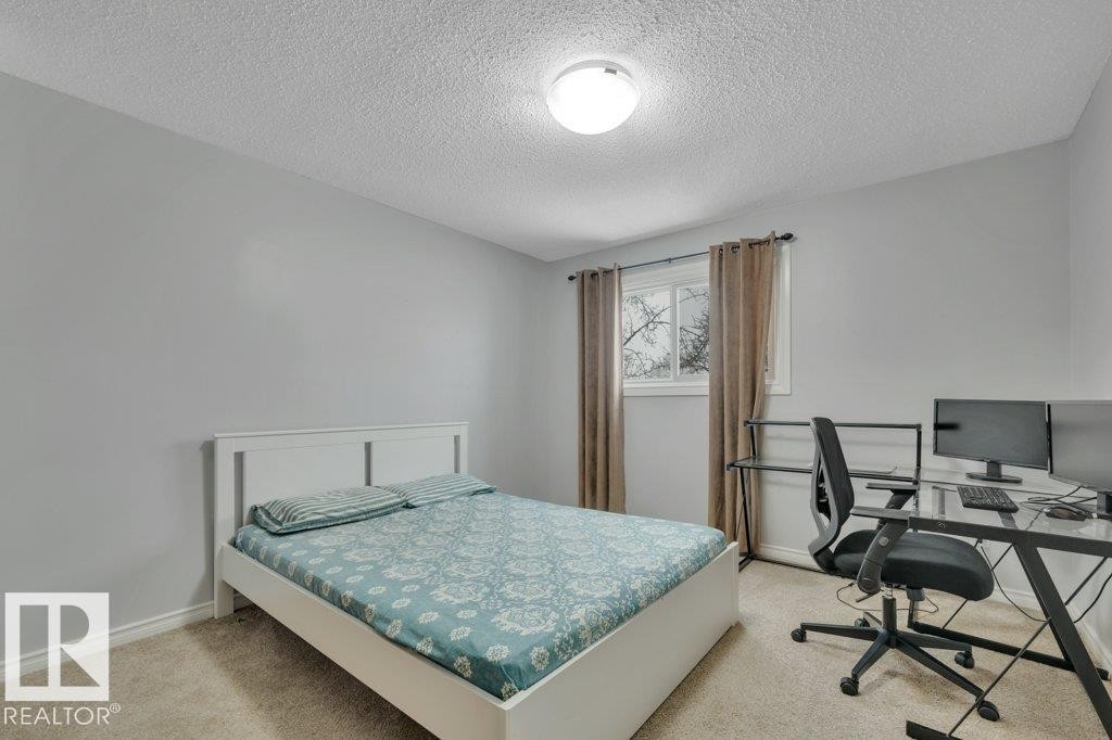 322 Willow Court, Edmonton, AB - Indoor Photo Showing Bedroom