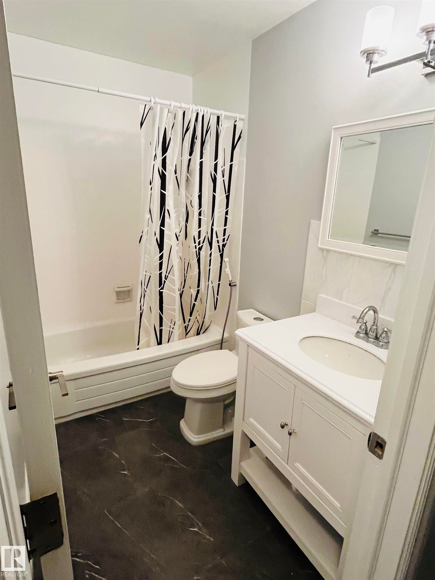 322 Willow Court, Edmonton, AB - Indoor Photo Showing Bathroom