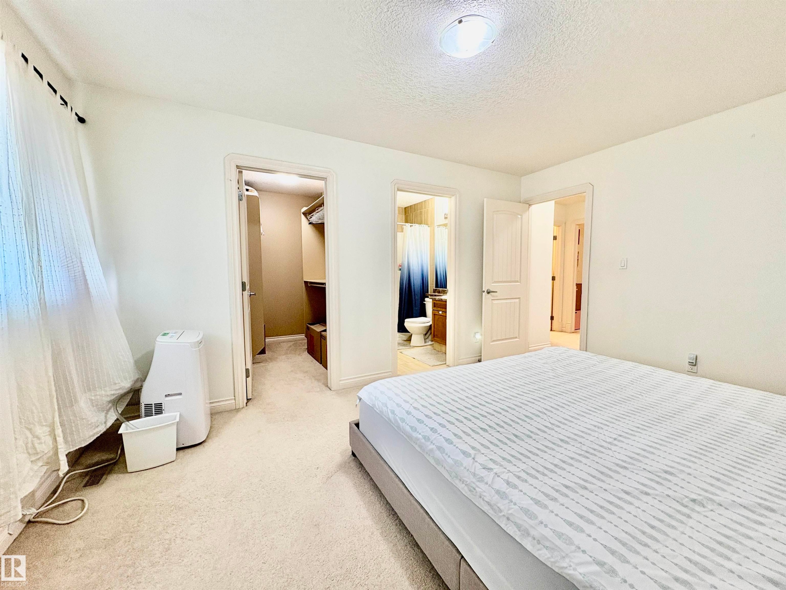 14907 109 Avenue, Edmonton, AB - Indoor Photo Showing Bedroom