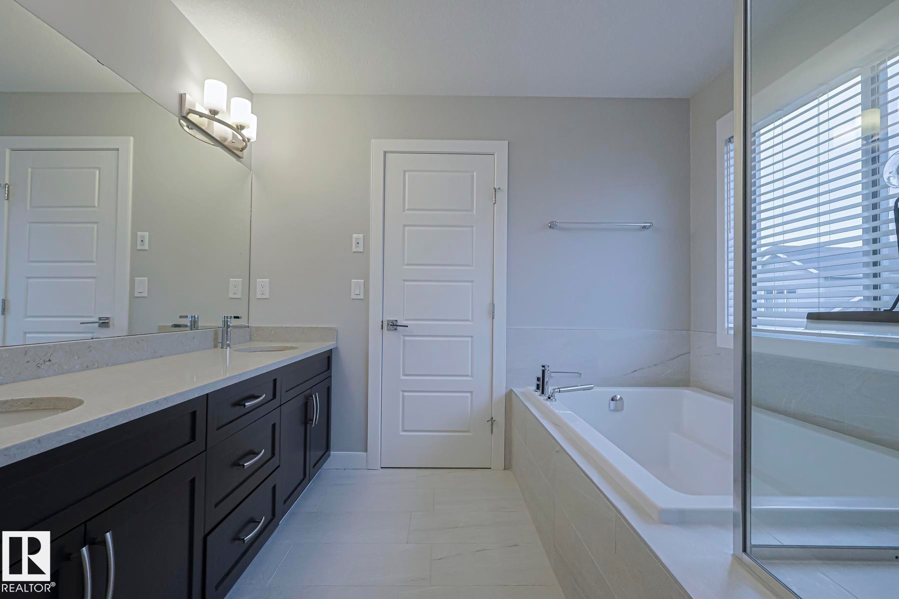 Bathroom featuring double vanity and a garden tub - 2011 201 Street, Edmonton, AB - Indoor Photo Showing Bathroom
