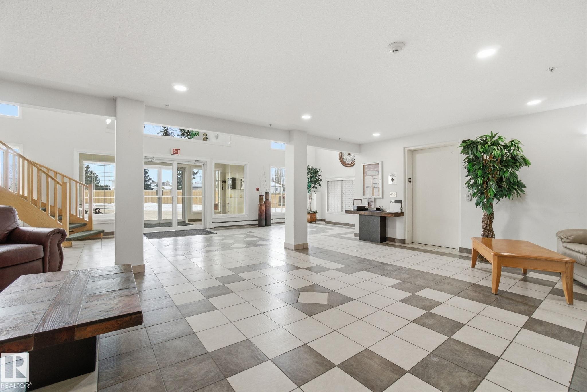 320 7801 Golf Course Road, Stony Plain, AB - Indoor