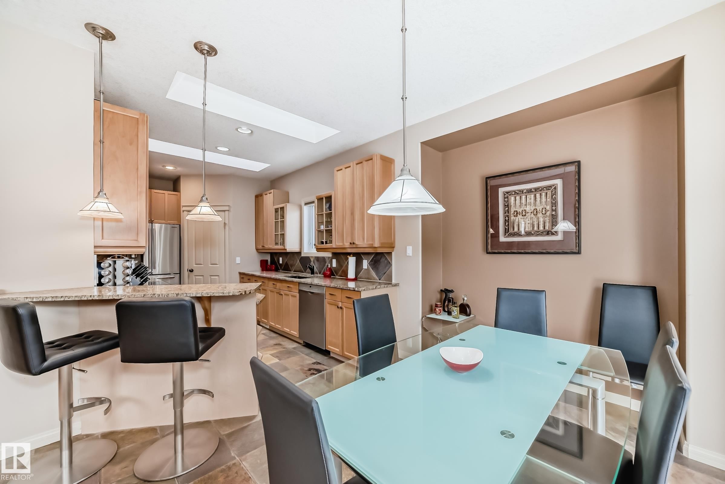 241 Darlington Crescent, Edmonton, AB - Indoor Photo Showing Dining Room