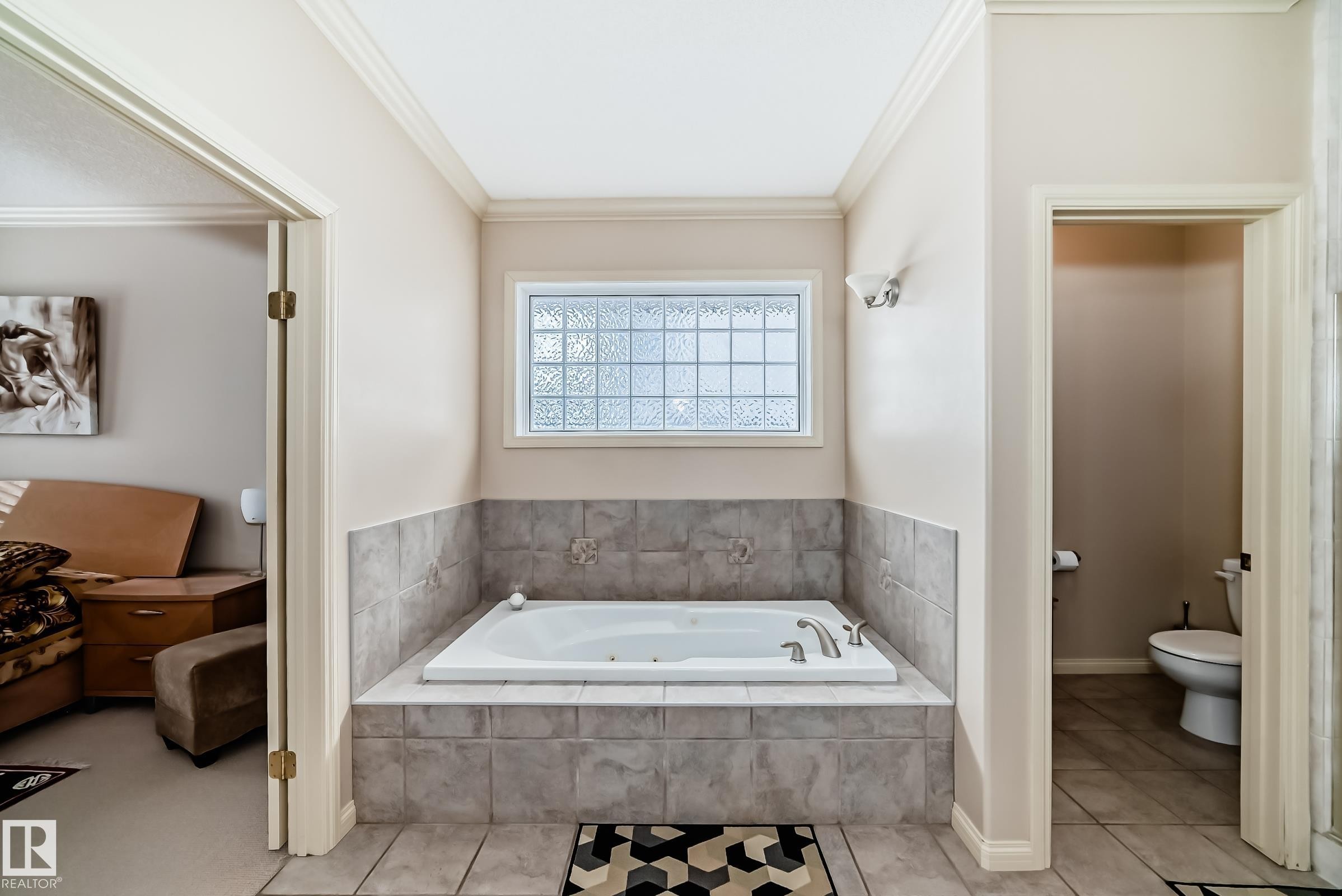 241 Darlington Crescent, Edmonton, AB - Indoor Photo Showing Bathroom