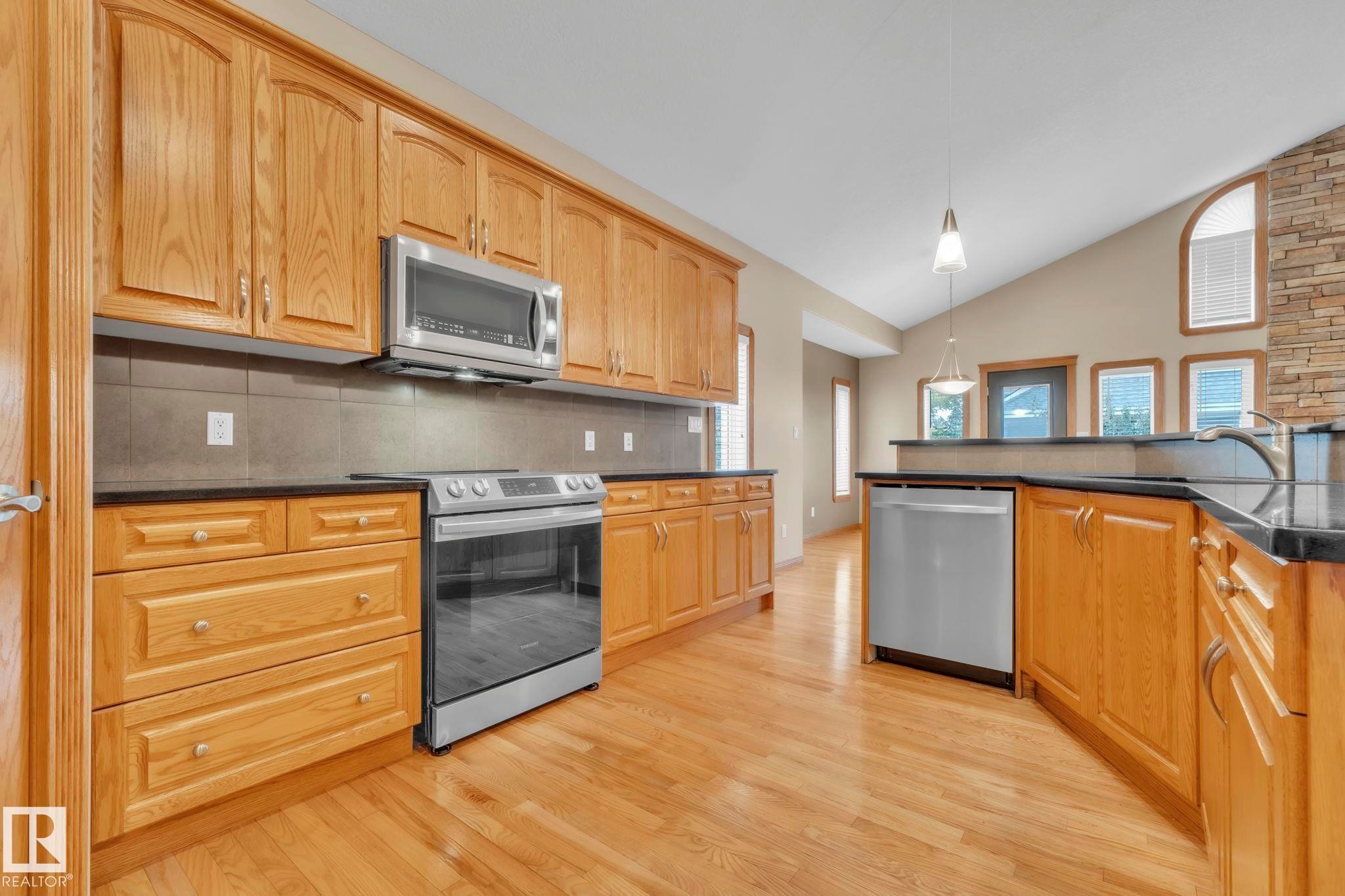 1217 Summerside Drive, Edmonton, AB - Indoor Photo Showing Kitchen