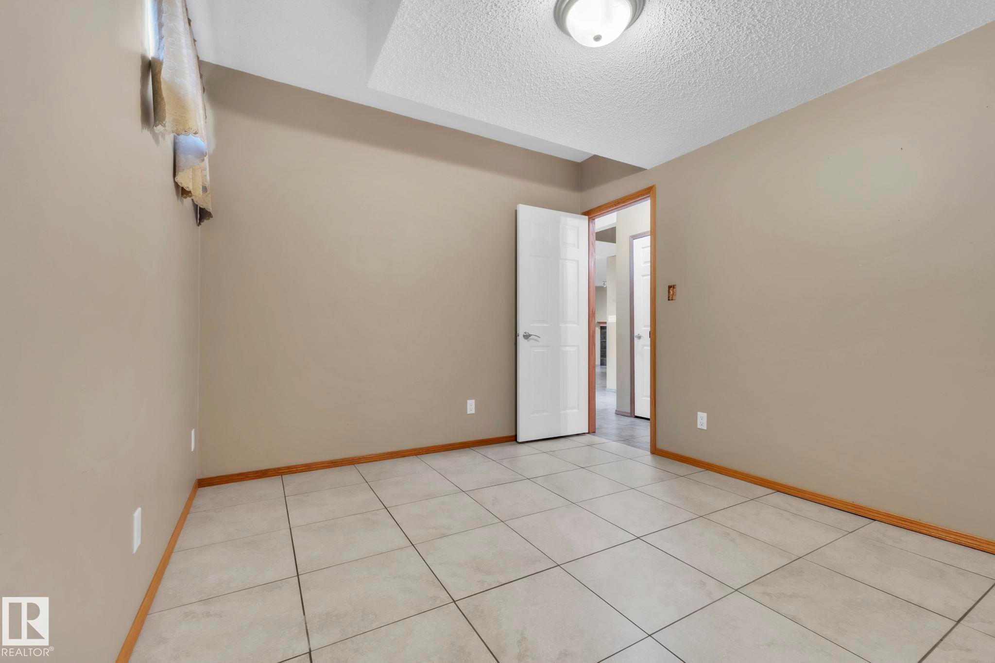 1217 Summerside Drive, Edmonton, AB - Indoor Photo Showing Other Room
