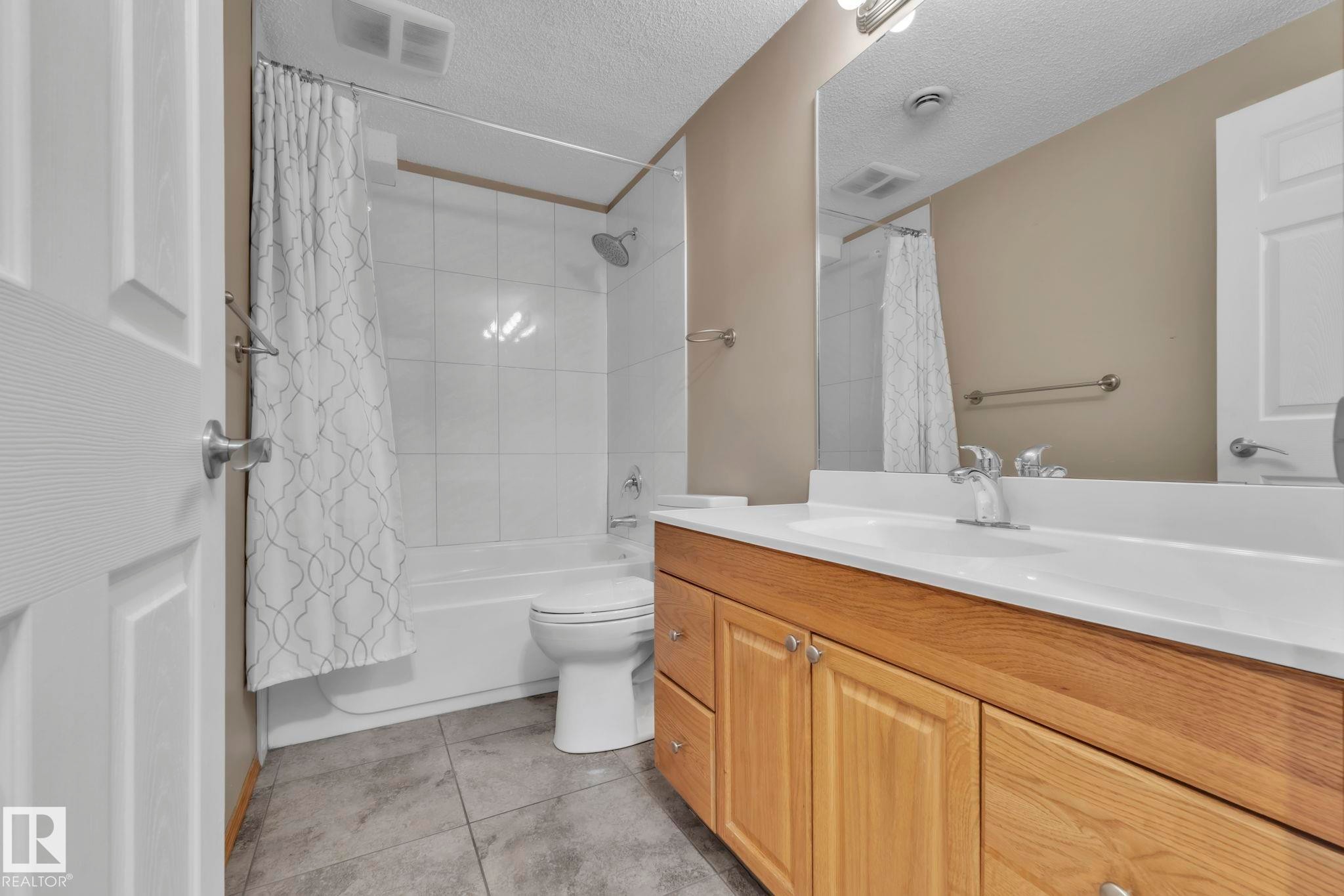 1217 Summerside Drive, Edmonton, AB - Indoor Photo Showing Bathroom