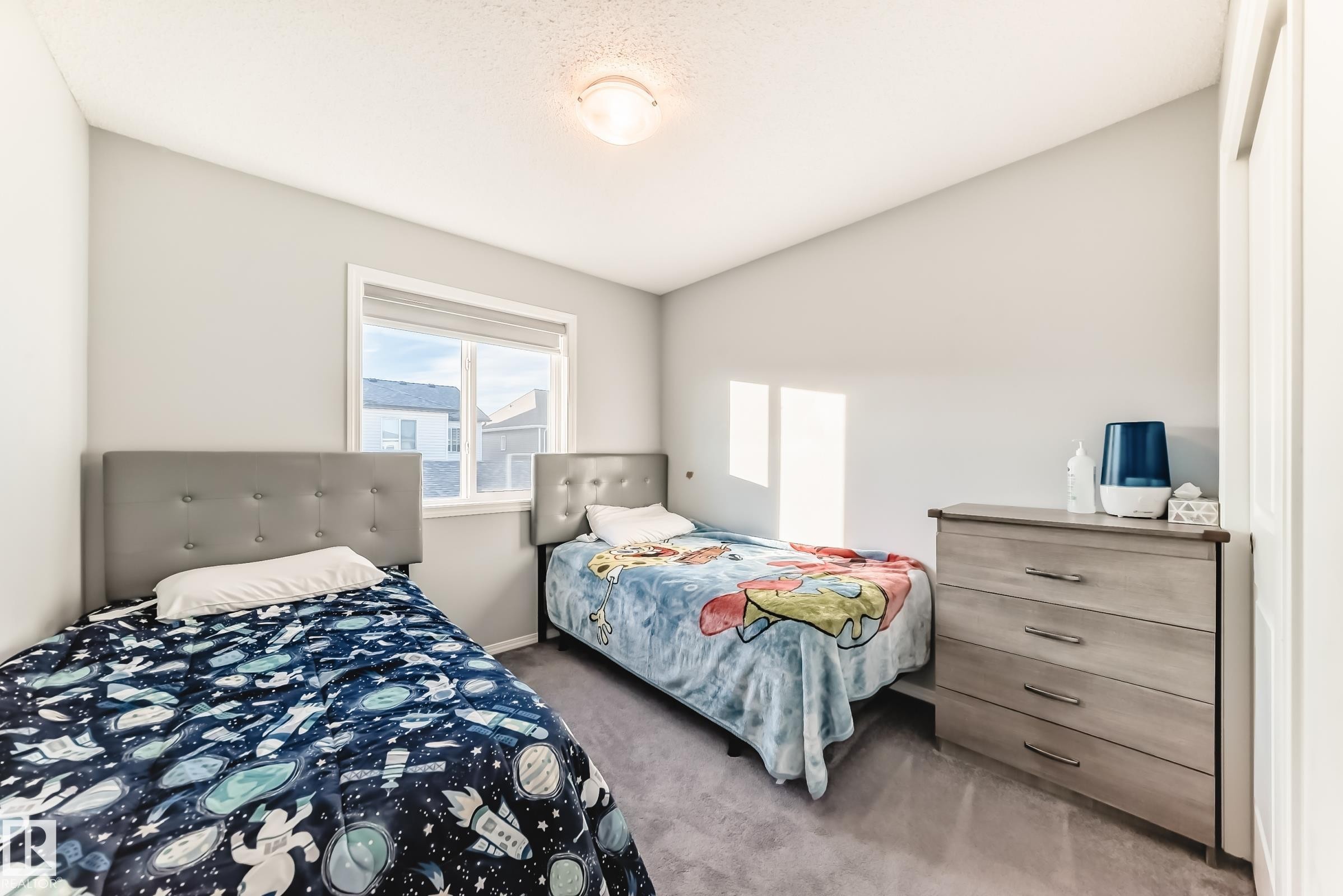 View of carpeted bedroom - 1002 Stillwater Boulevard, Edmonton, AB - Indoor Photo Showing Bedroom