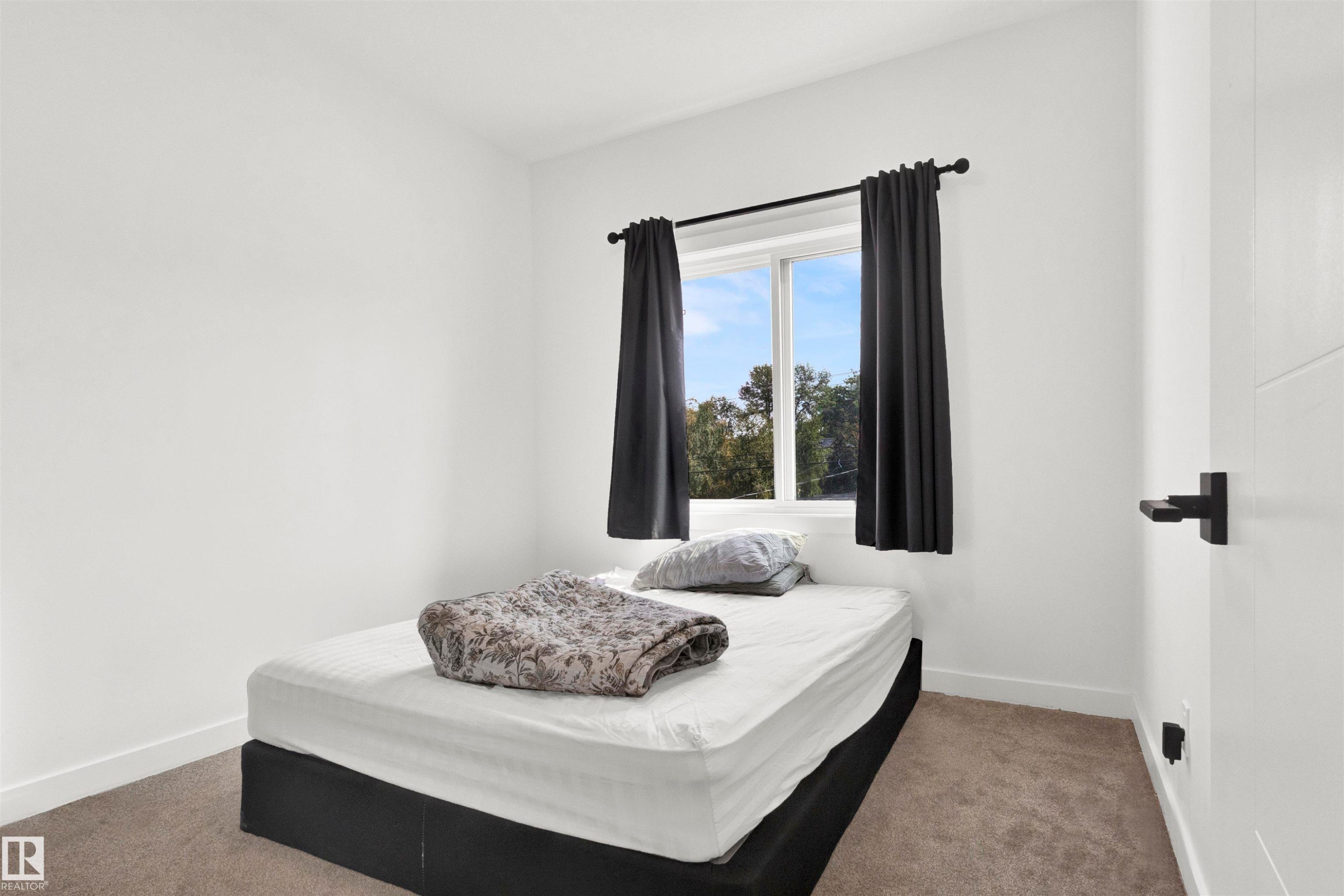 Bedroom featuring baseboards and carpet - 9559 85 Street, Edmonton, AB - Indoor Photo Showing Bedroom