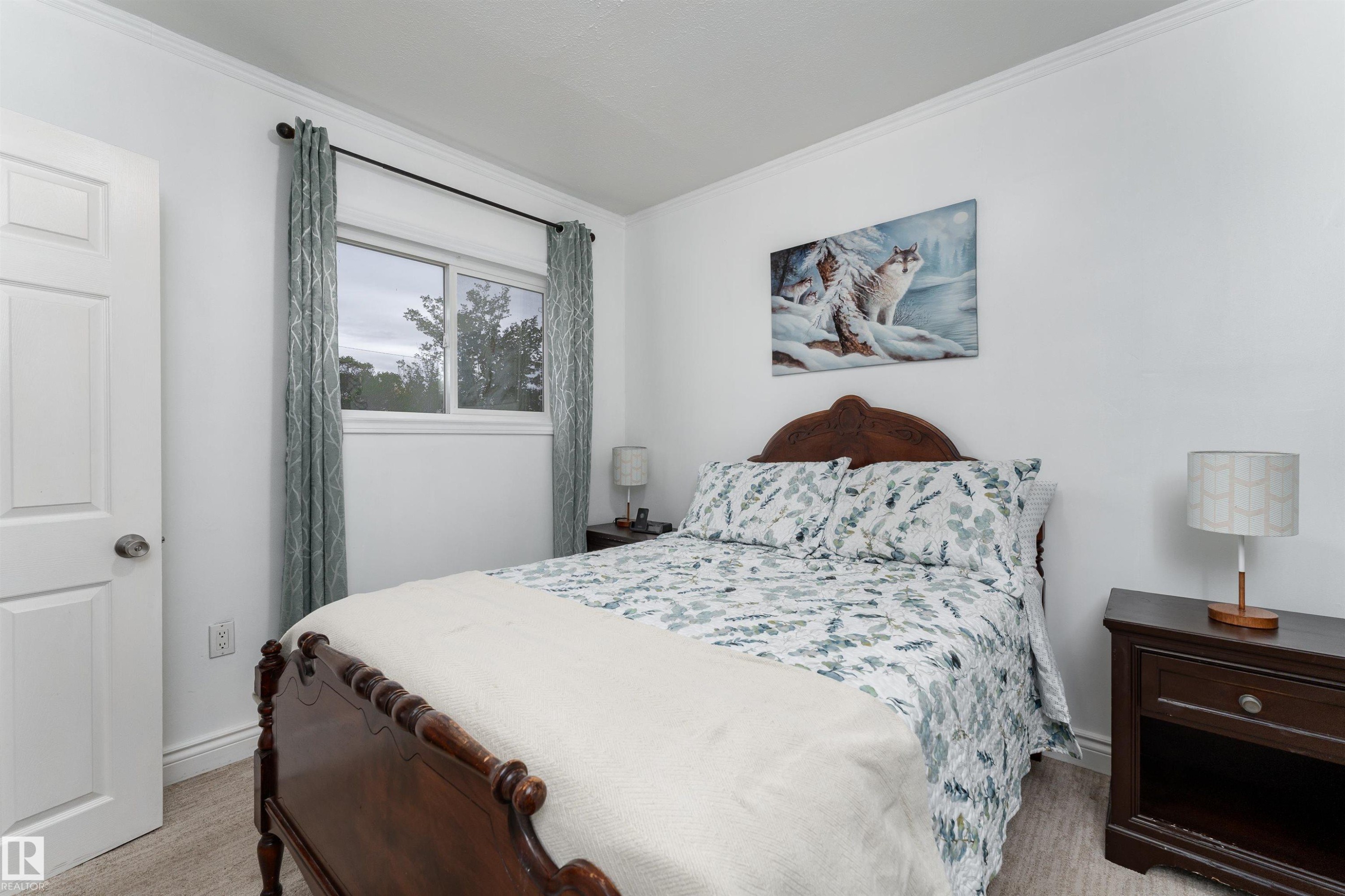 11539 101 Street, Edmonton, AB - Indoor Photo Showing Bedroom