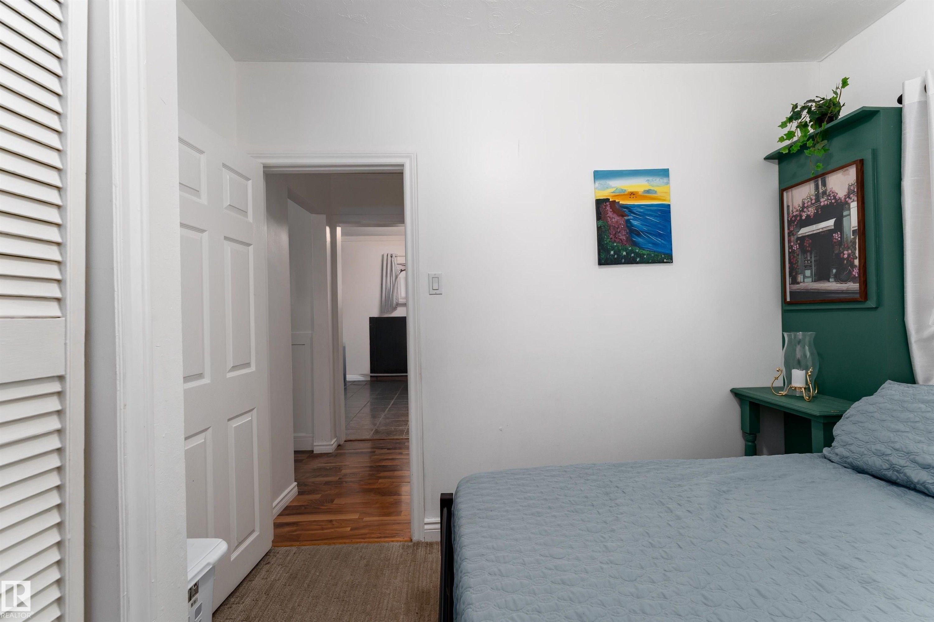 11539 101 Street, Edmonton, AB - Indoor Photo Showing Bedroom