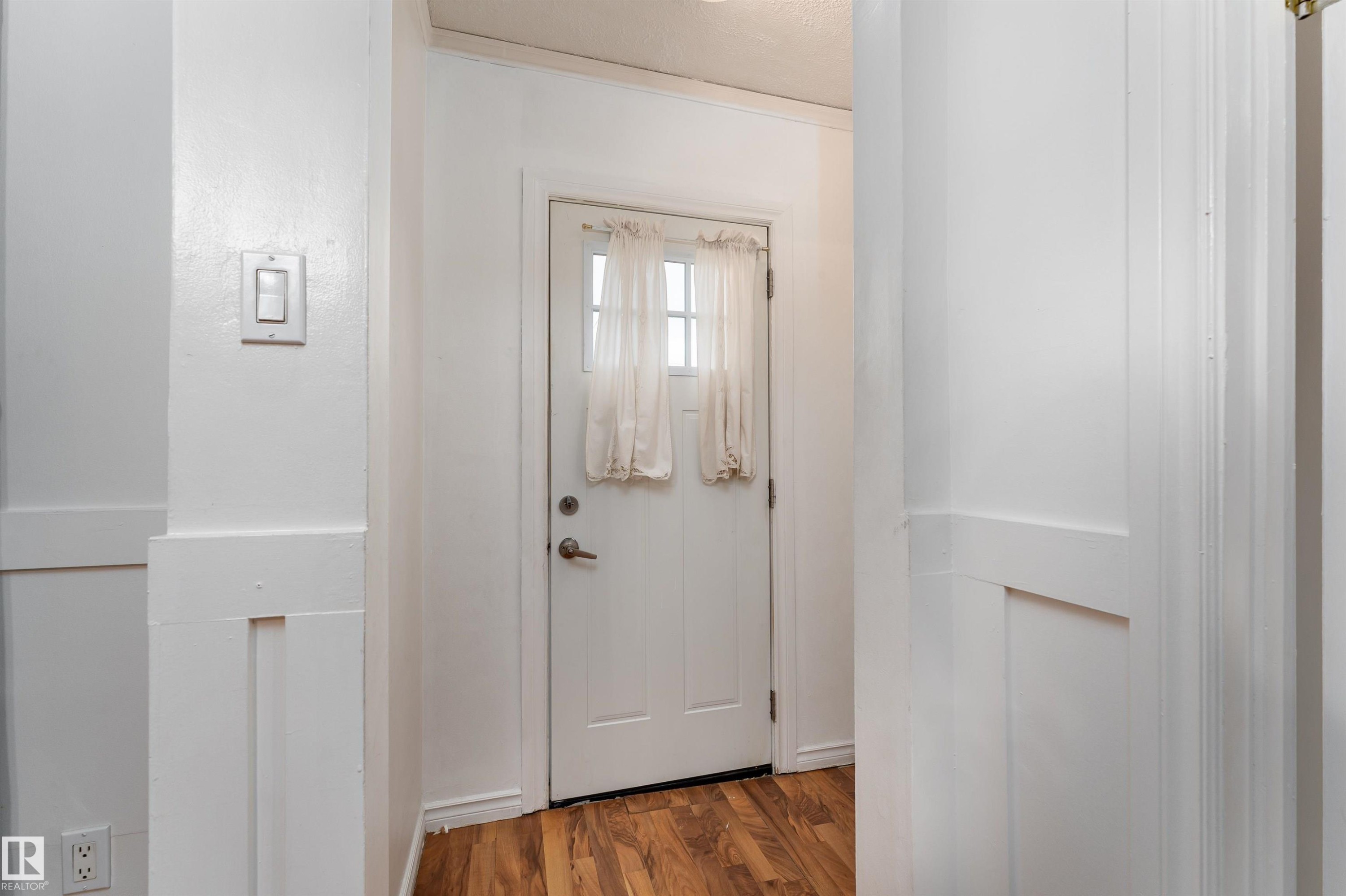 11539 101 Street, Edmonton, AB - Indoor Photo Showing Other Room