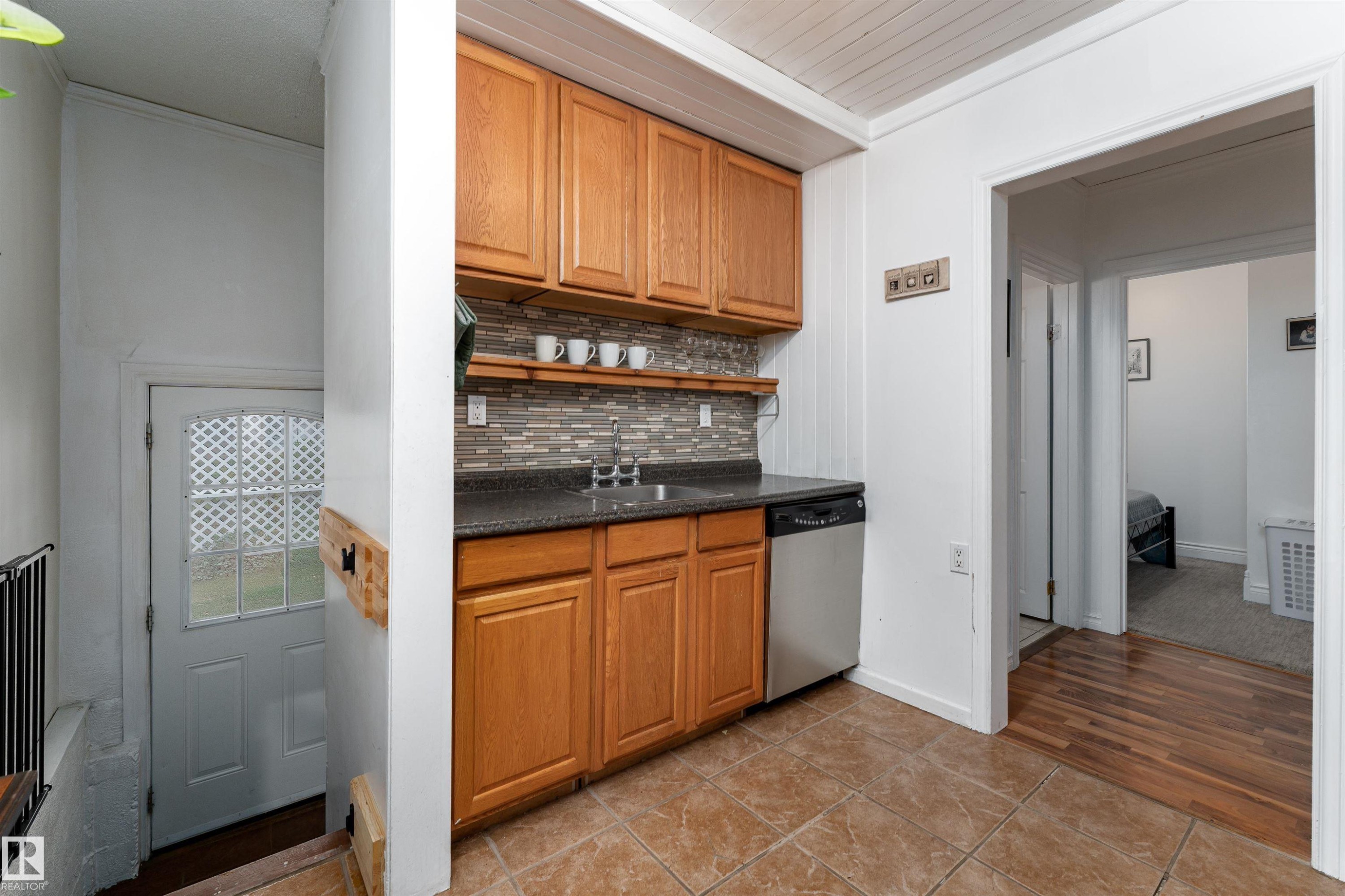 11539 101 Street, Edmonton, AB - Indoor