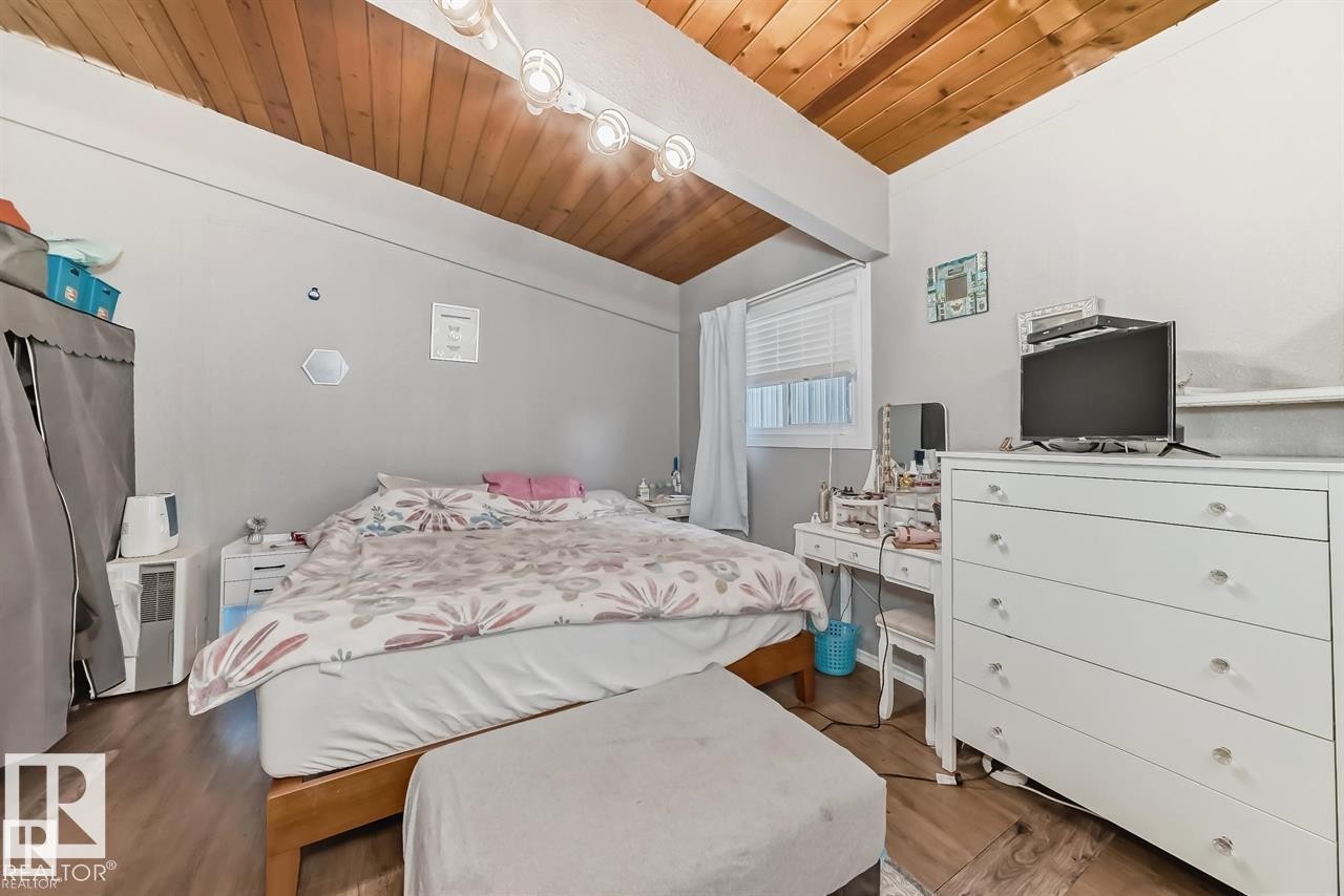 6822 50 Avenue, Rural Lac Ste. Anne County, AB - Indoor Photo Showing Bedroom