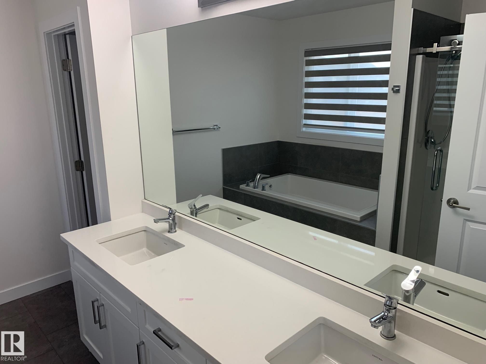 370 Edgemont Road, Edmonton, AB - Indoor Photo Showing Bathroom