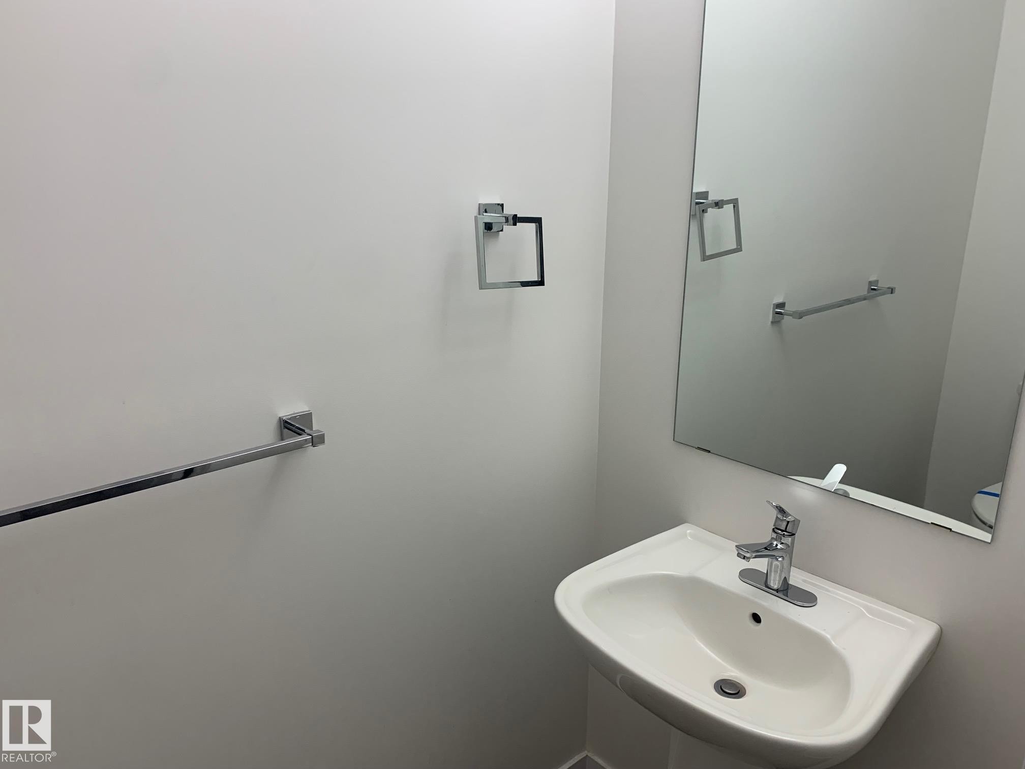 370 Edgemont Road, Edmonton, AB - Indoor Photo Showing Bathroom