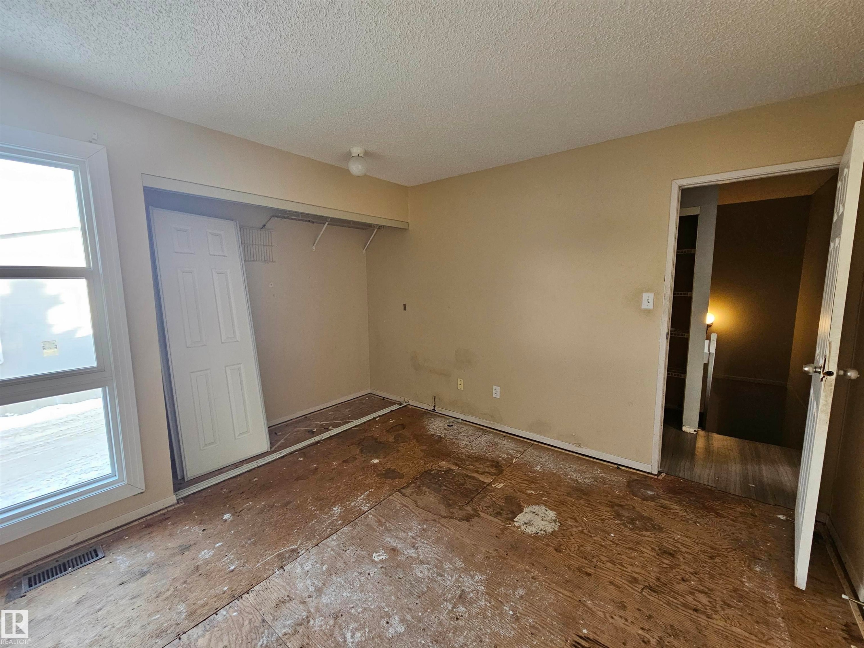 37 1415 62 Street, Edmonton, AB - Indoor Photo Showing Other Room