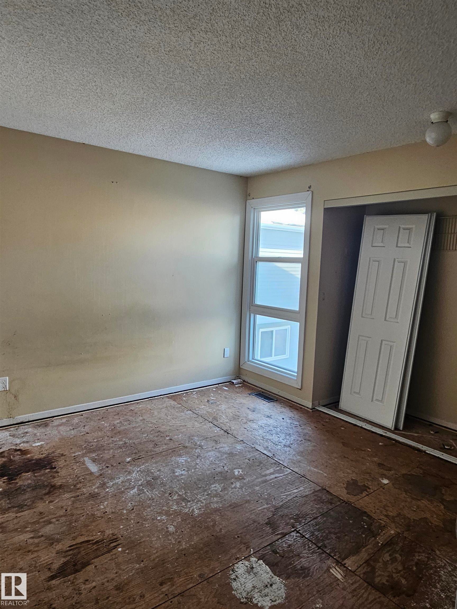 37 1415 62 Street, Edmonton, AB - Indoor Photo Showing Other Room