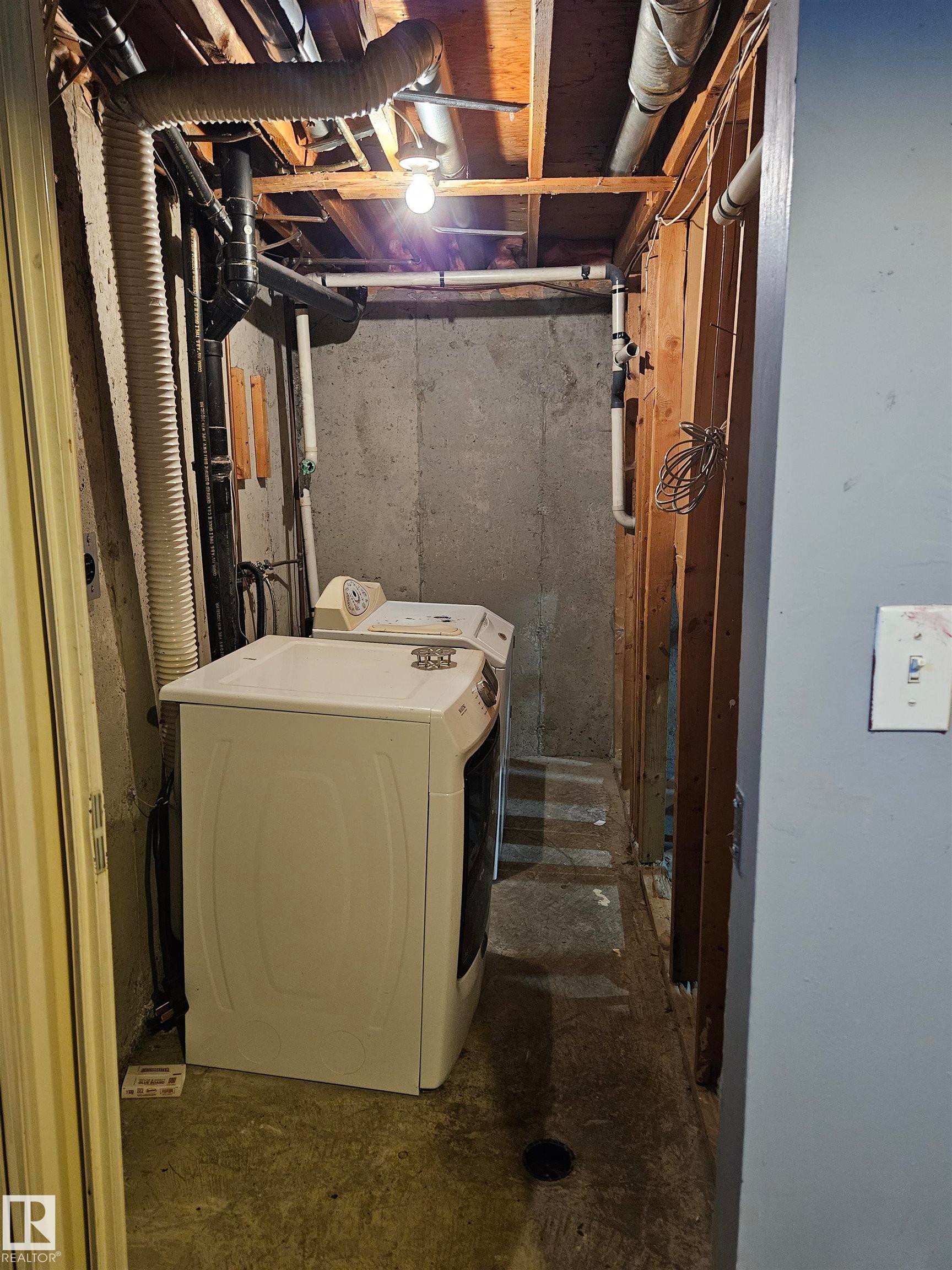 37 1415 62 Street, Edmonton, AB - Indoor Photo Showing Laundry Room